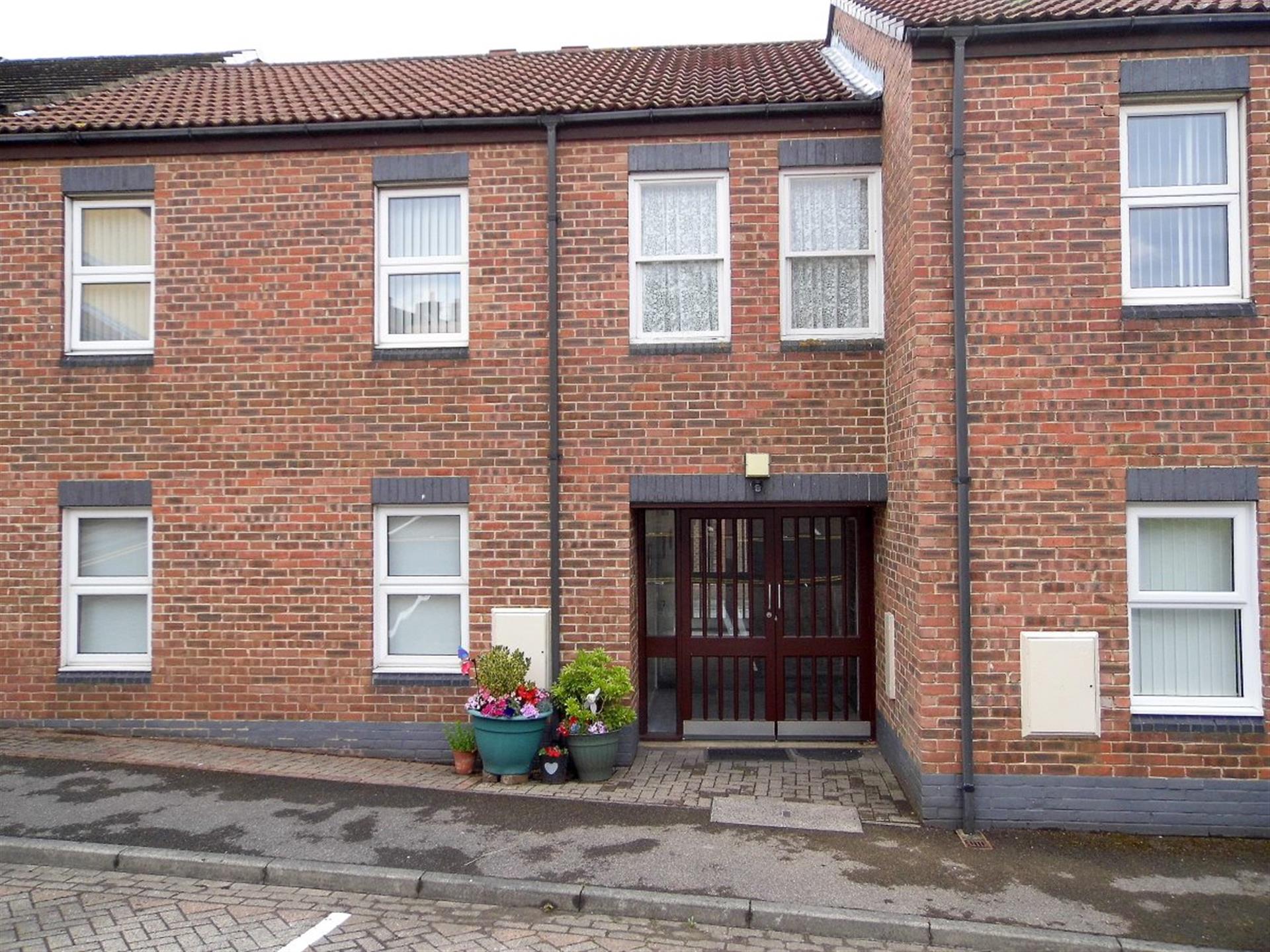 2 bedroom flat flat / apartment To Let in Bishop Auckland - Main Image.