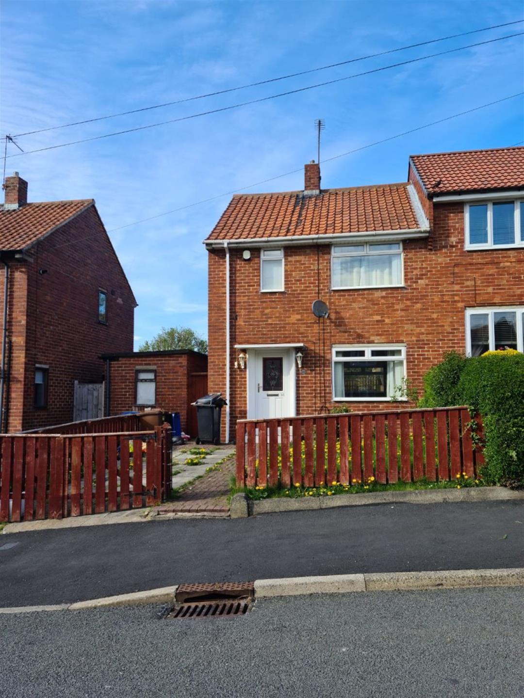 2 bedroom terraced house To Let in Crook - Main Image.