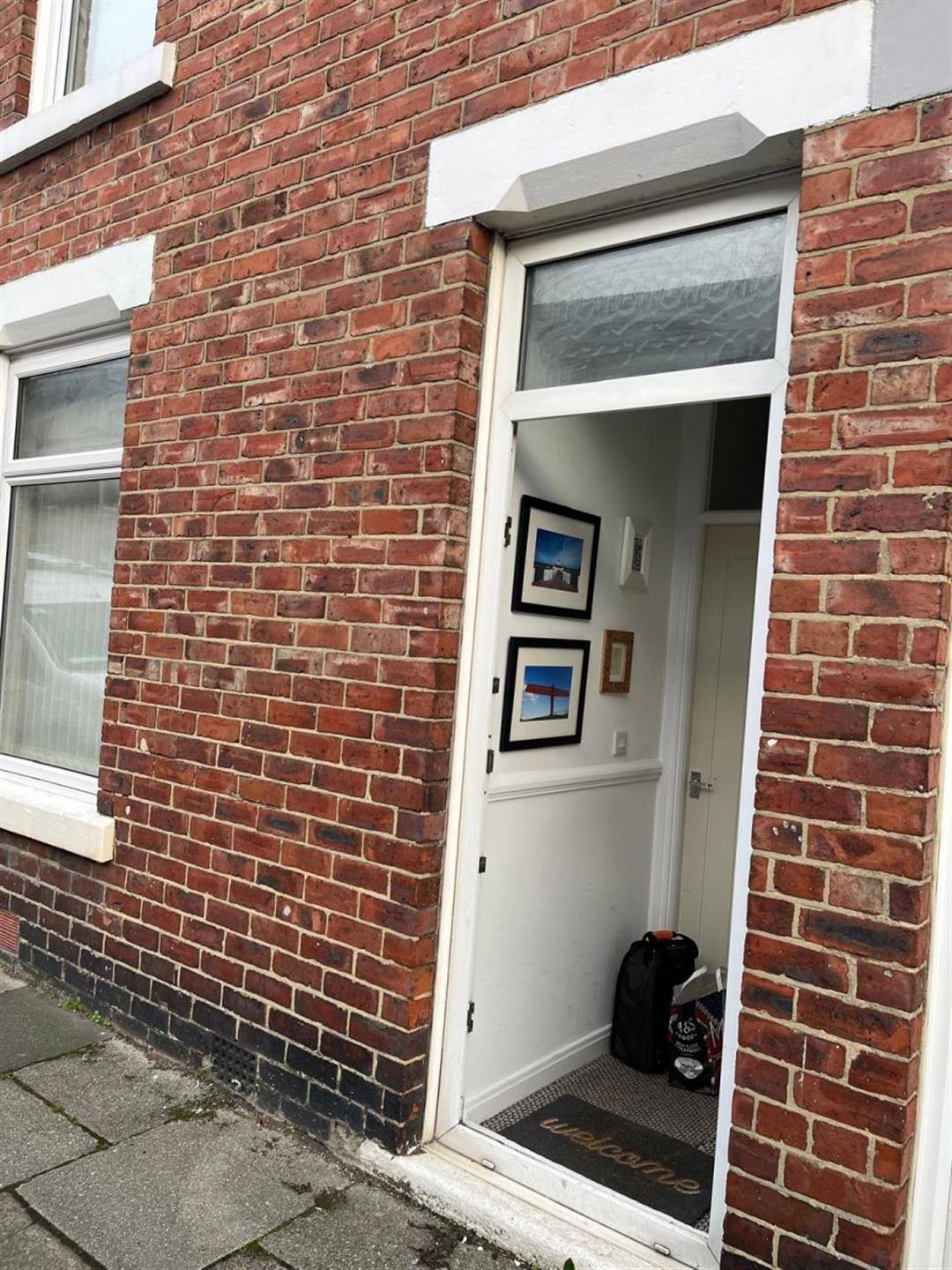 Terraced House To Let in Bishop Auckland - photograph 2.