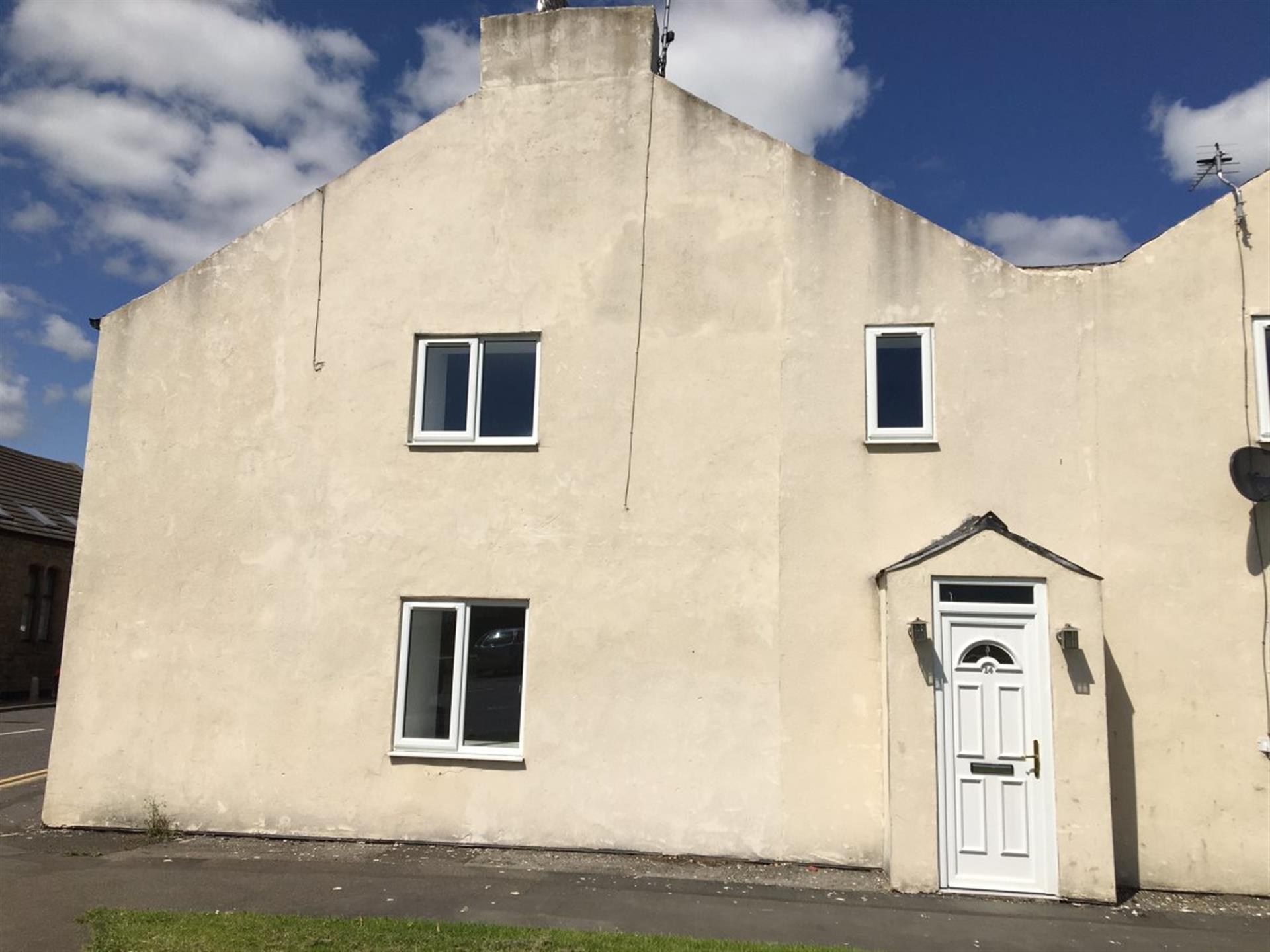 2 bedroom terraced house To Let in West Auckland - Main Image.