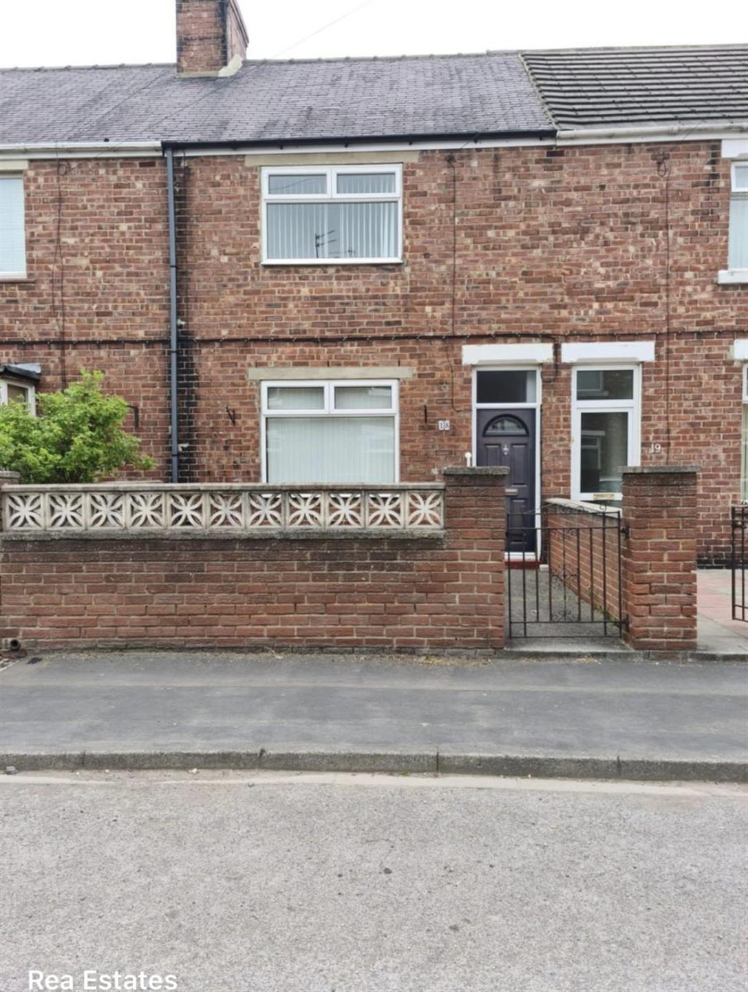 2 bedroom terraced house To Let in Saint Helens - photograph 1.