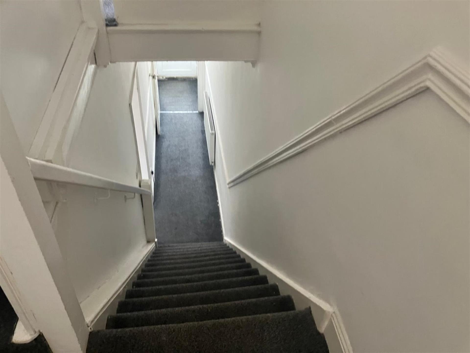 2 bedroom terraced house To Let in Bishop Auckland - photograph 2.
