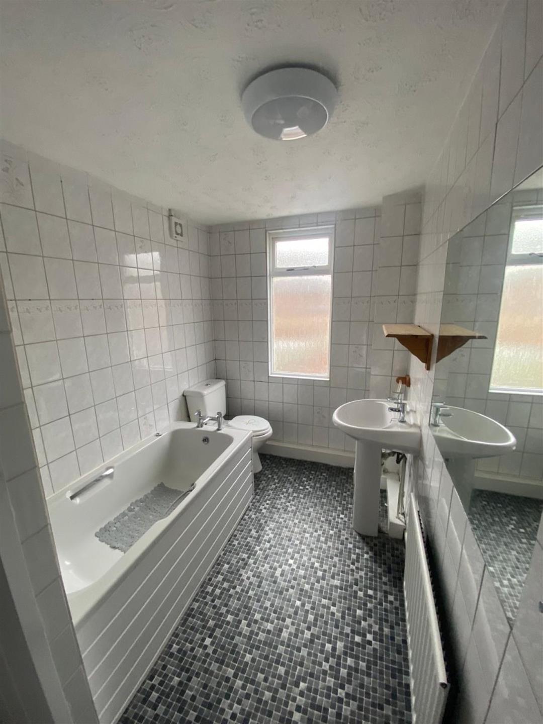 2 bedroom terraced house Let Agreed in Chilton - photograph 10.