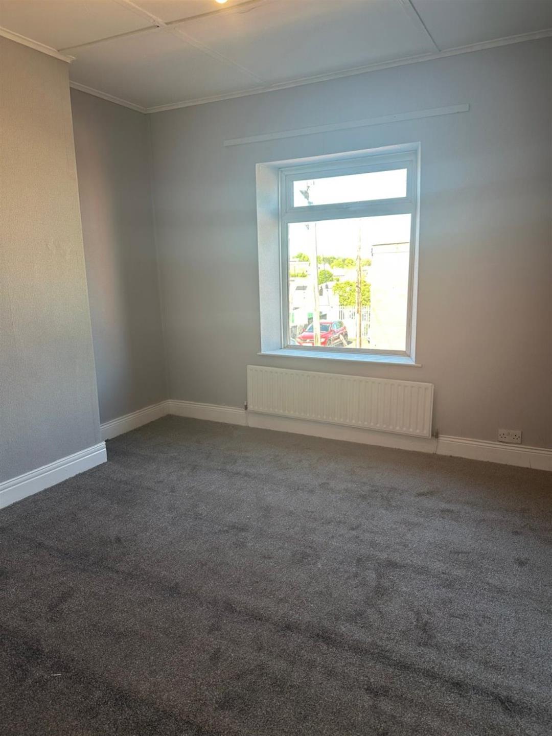 2 bedroom terraced house To Let in Southmoor - photograph 4.