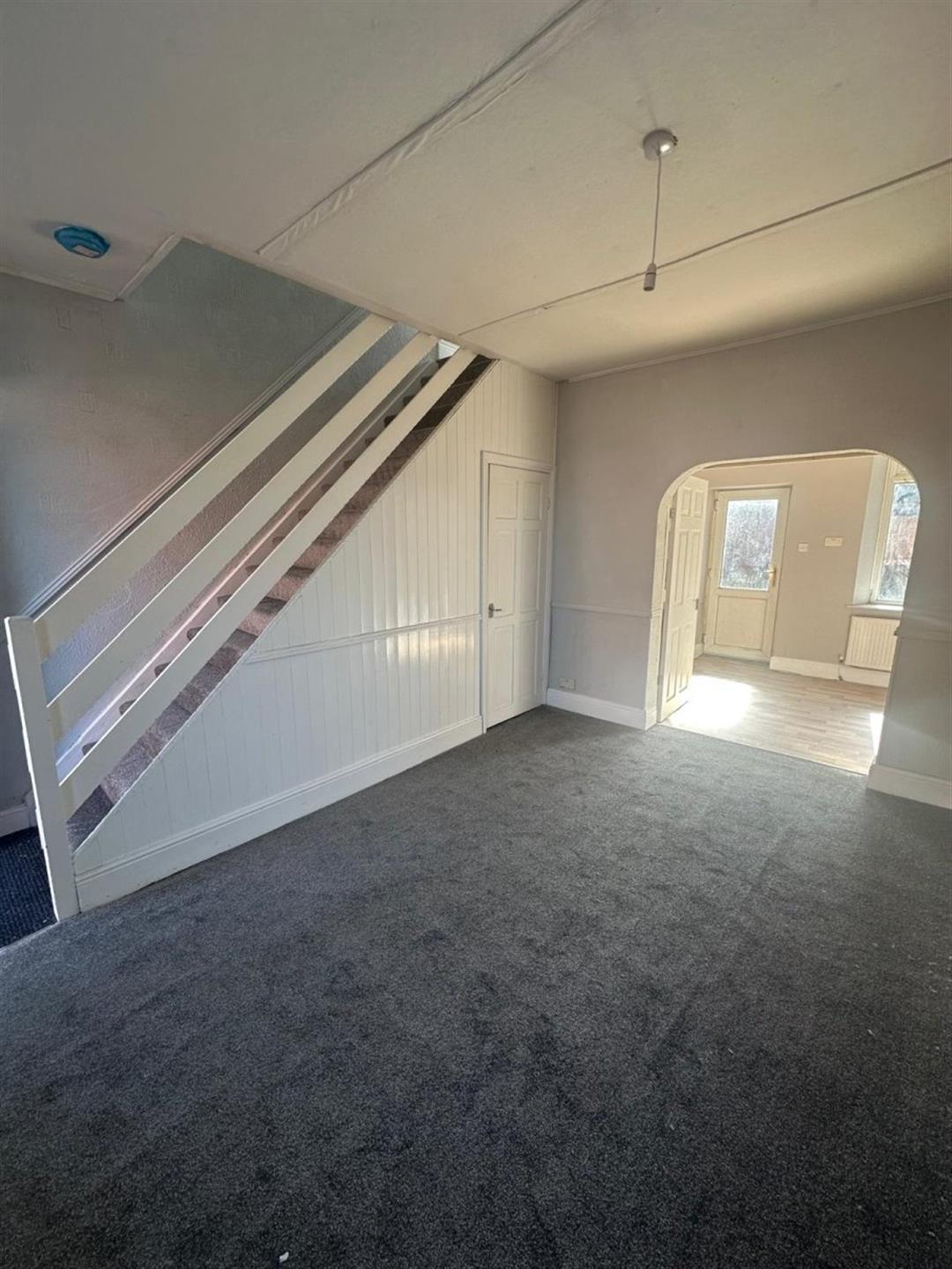 2 bedroom terraced house To Let in Southmoor - photograph 5.