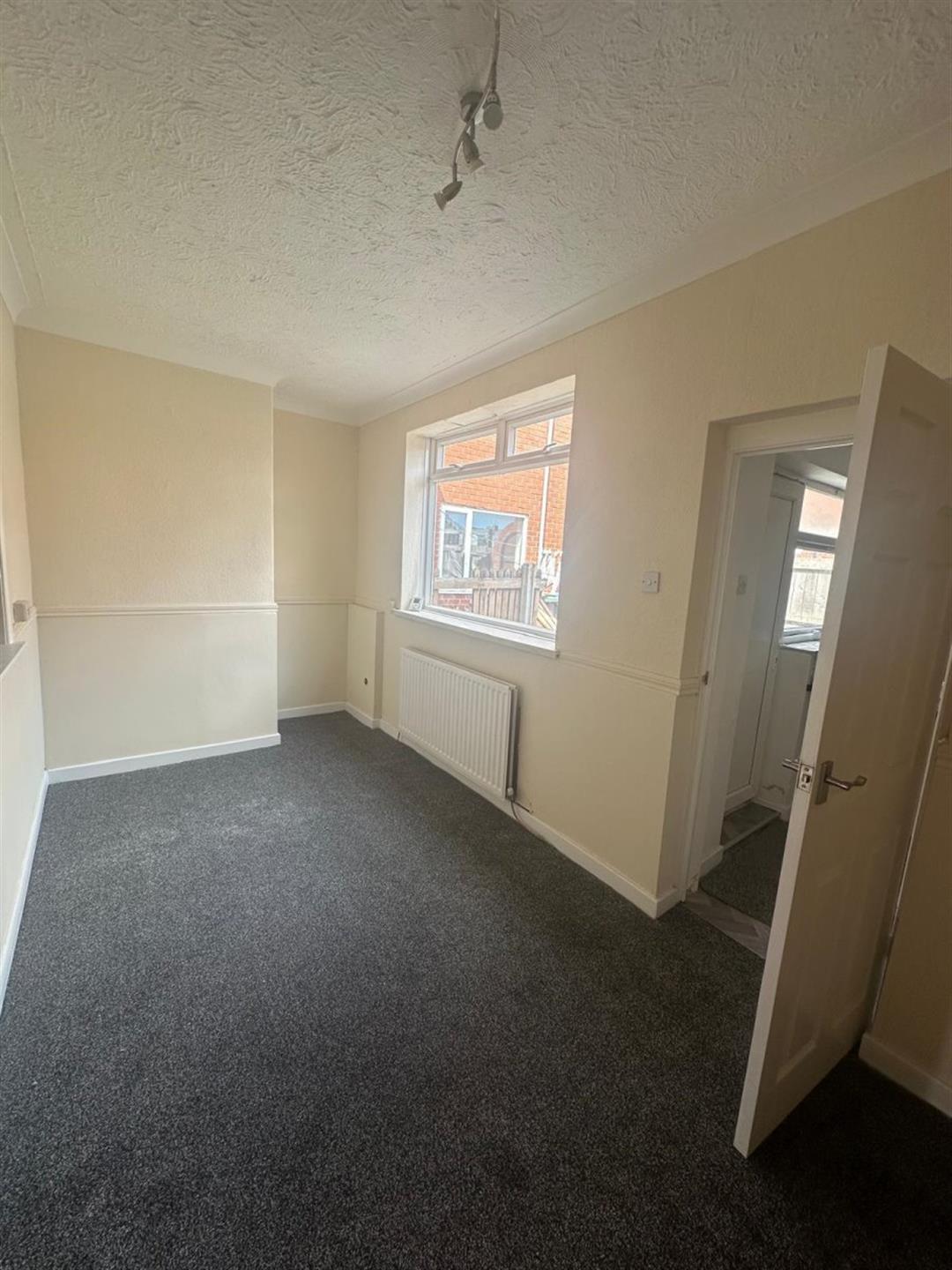2 bedroom terraced house To Let in Chilton - photograph 6.