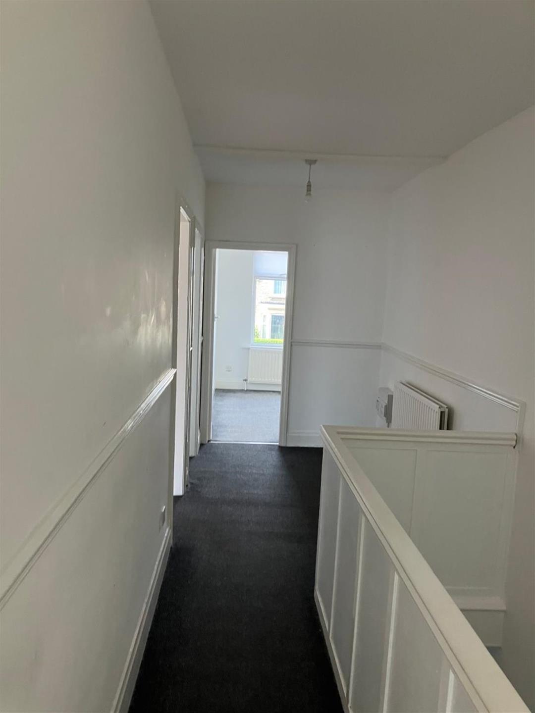 2 bedroom flat flat / apartment To Let in Bishop Auckland - photograph 2.