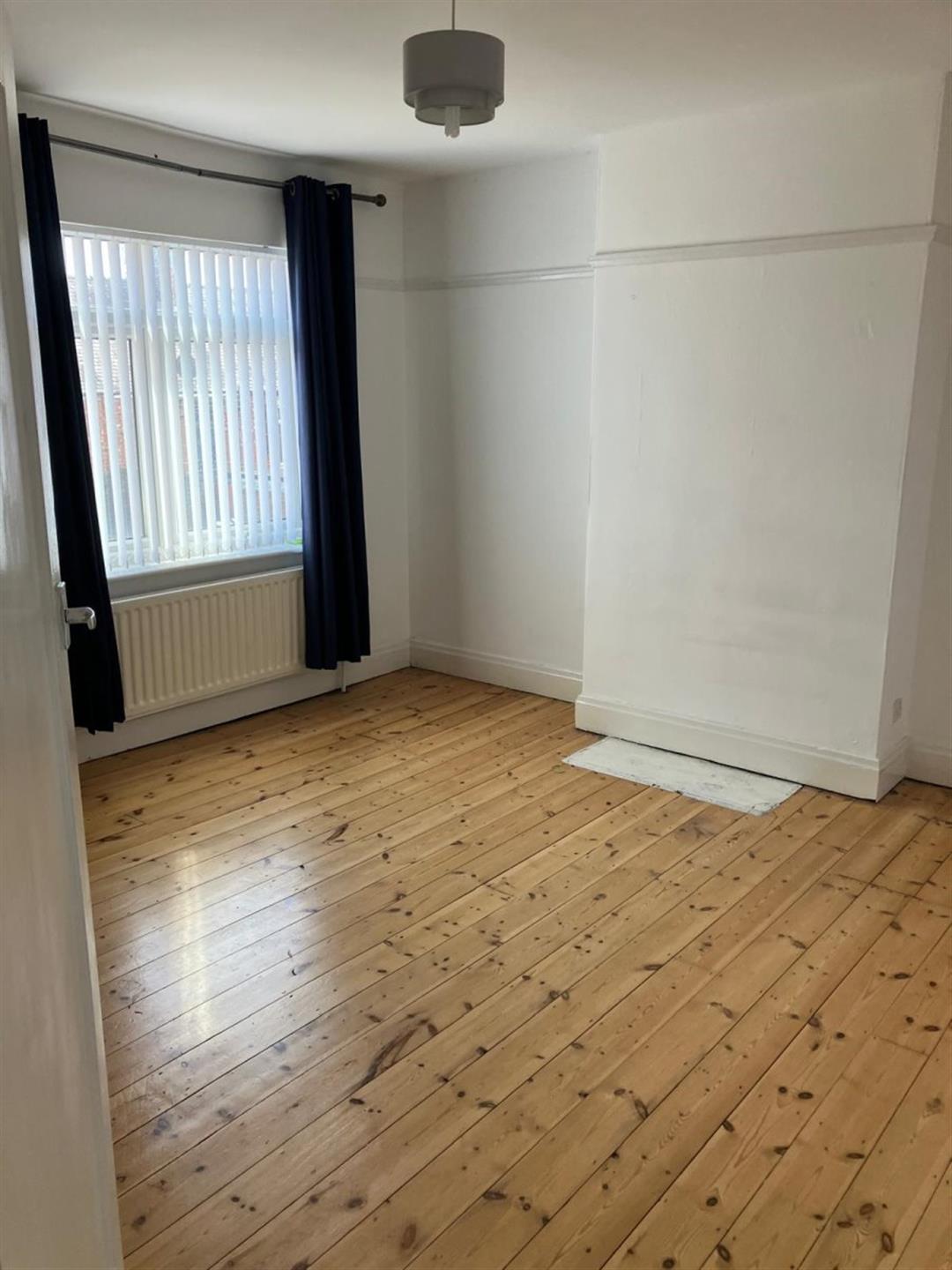 2 bedroom flat flat / apartment To Let in Bishop Auckland - photograph 5.