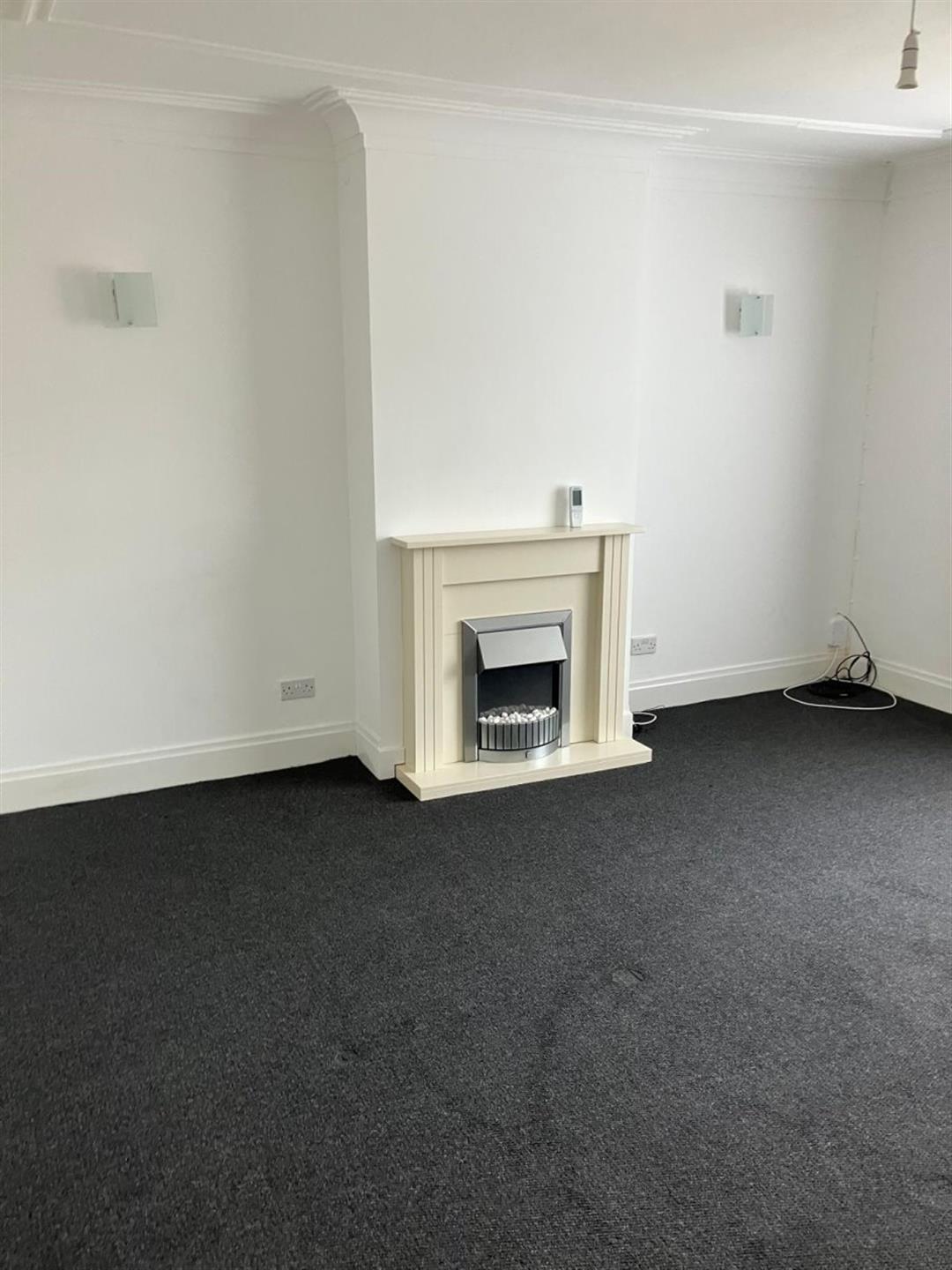 2 bedroom flat flat / apartment To Let in Bishop Auckland - photograph 6.