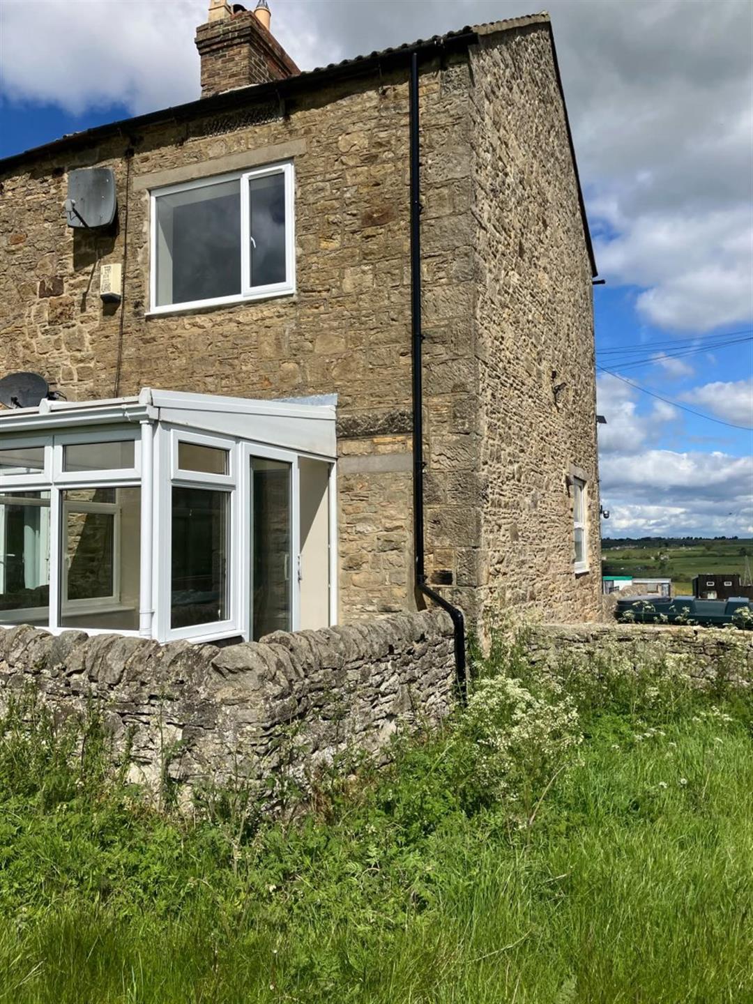 2 bedroom terraced house To Let in Cockfield - Main Image.