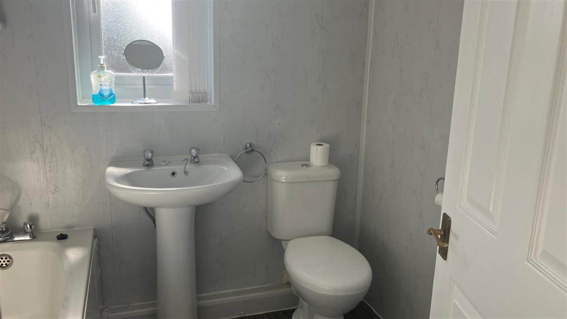 2 bedroom semi-detached house To Let in Bishop Auckland - photograph 10.