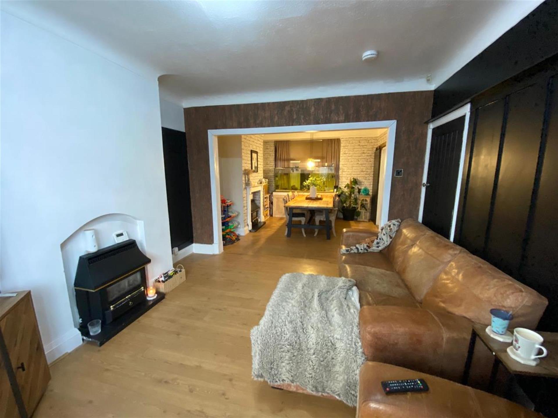 3 Bedroom Semi-detached House To Rent - Reception Room