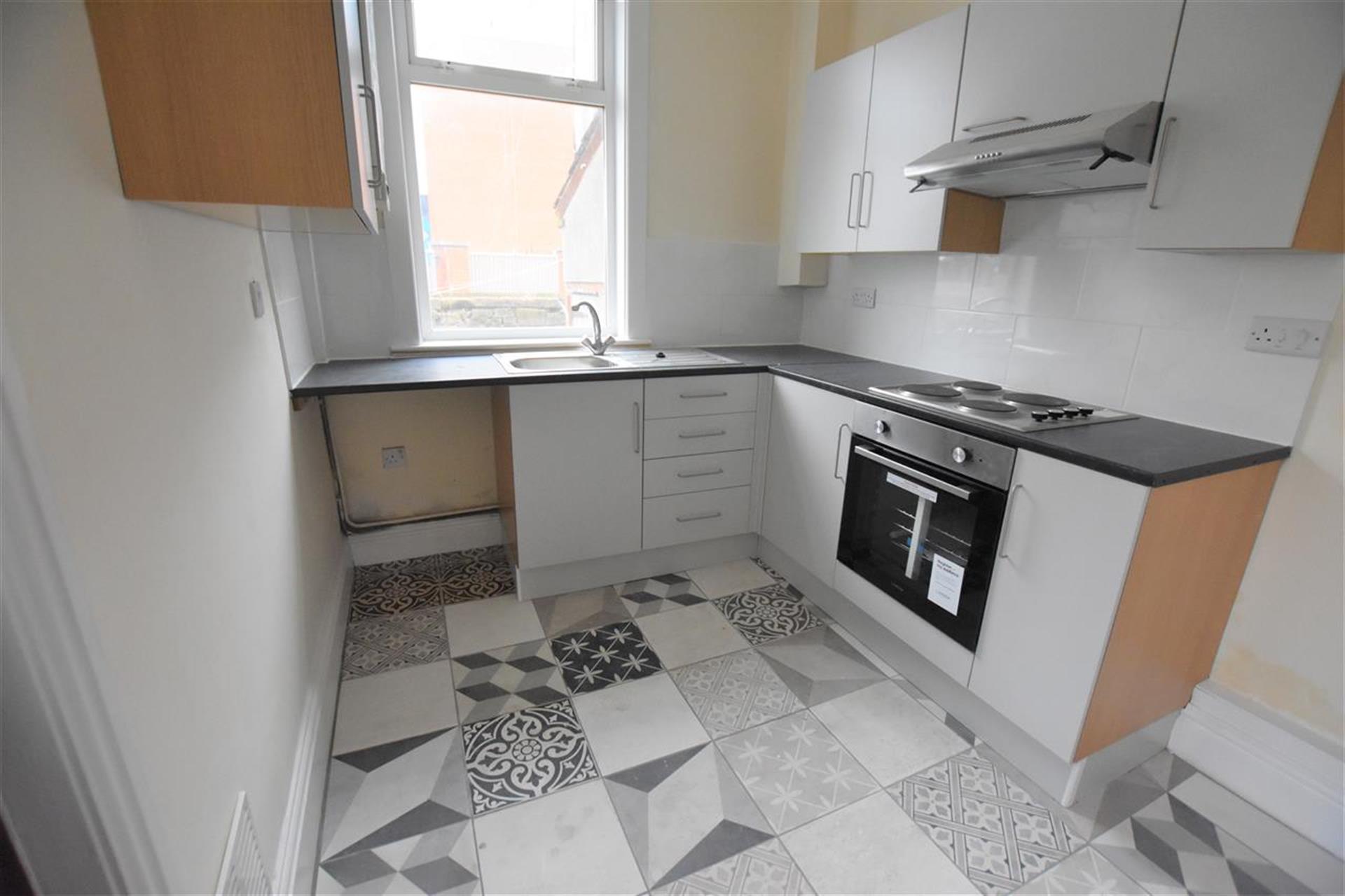 3 Bedroom End Terraced House To Rent - Kitchen