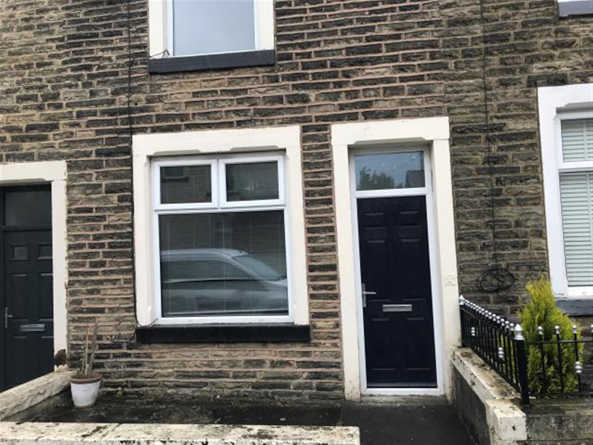 2 Bedroom Terraced House To Rent - Image 1