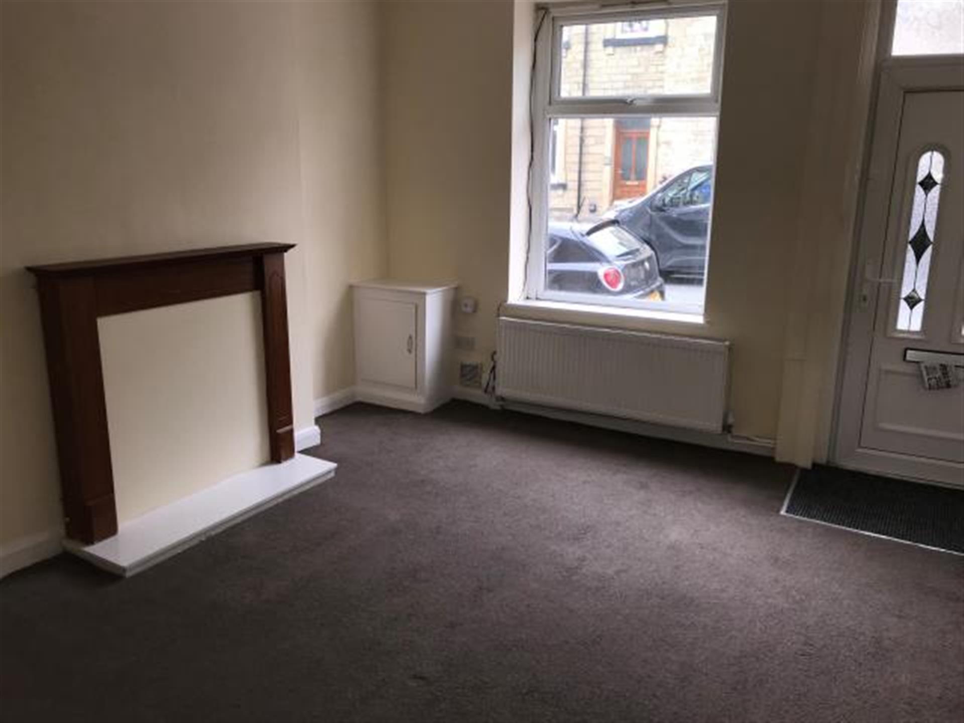 2 Bedroom Terraced House To Rent - Image 2