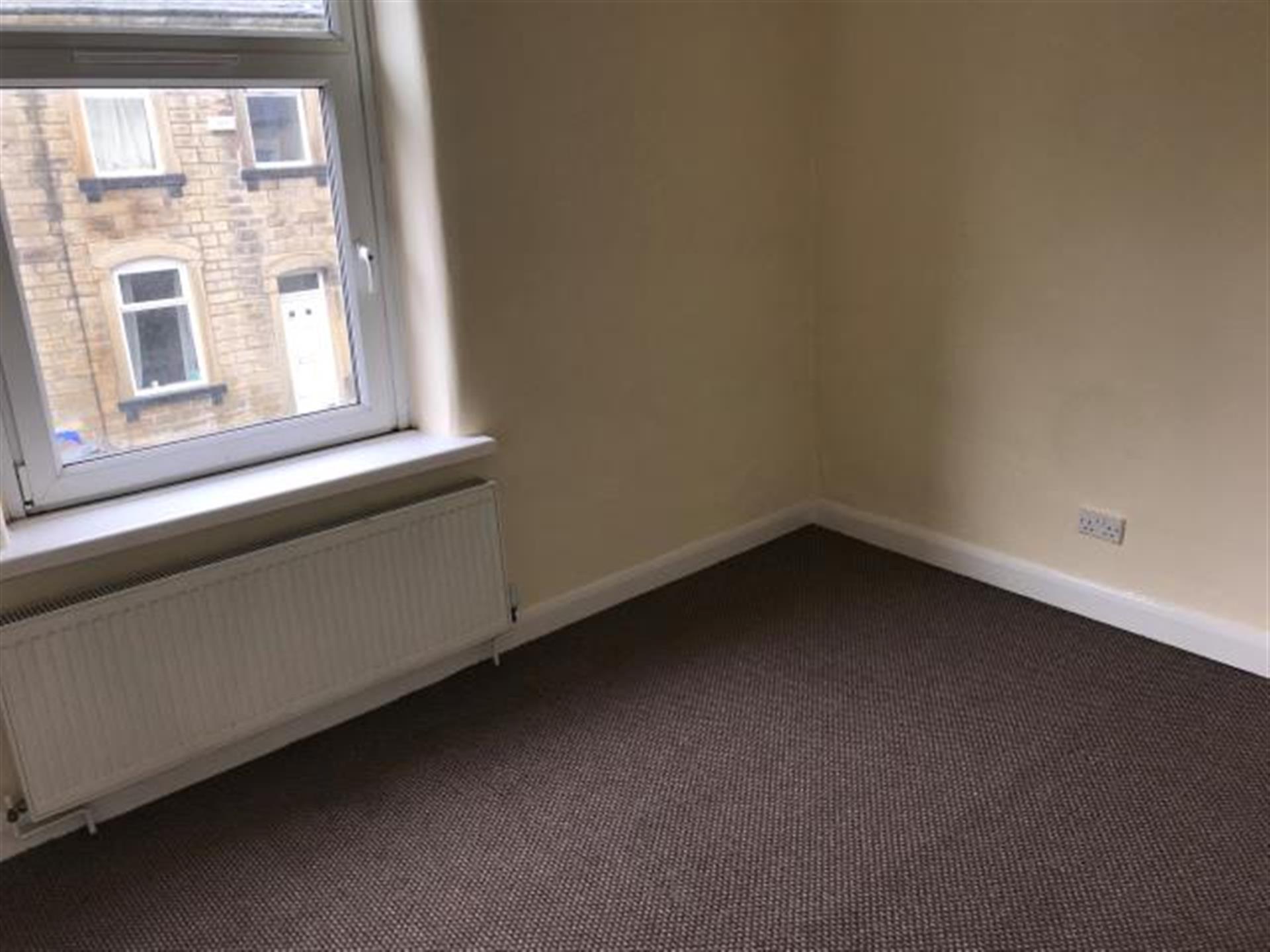 2 Bedroom Terraced House To Rent - Image 5