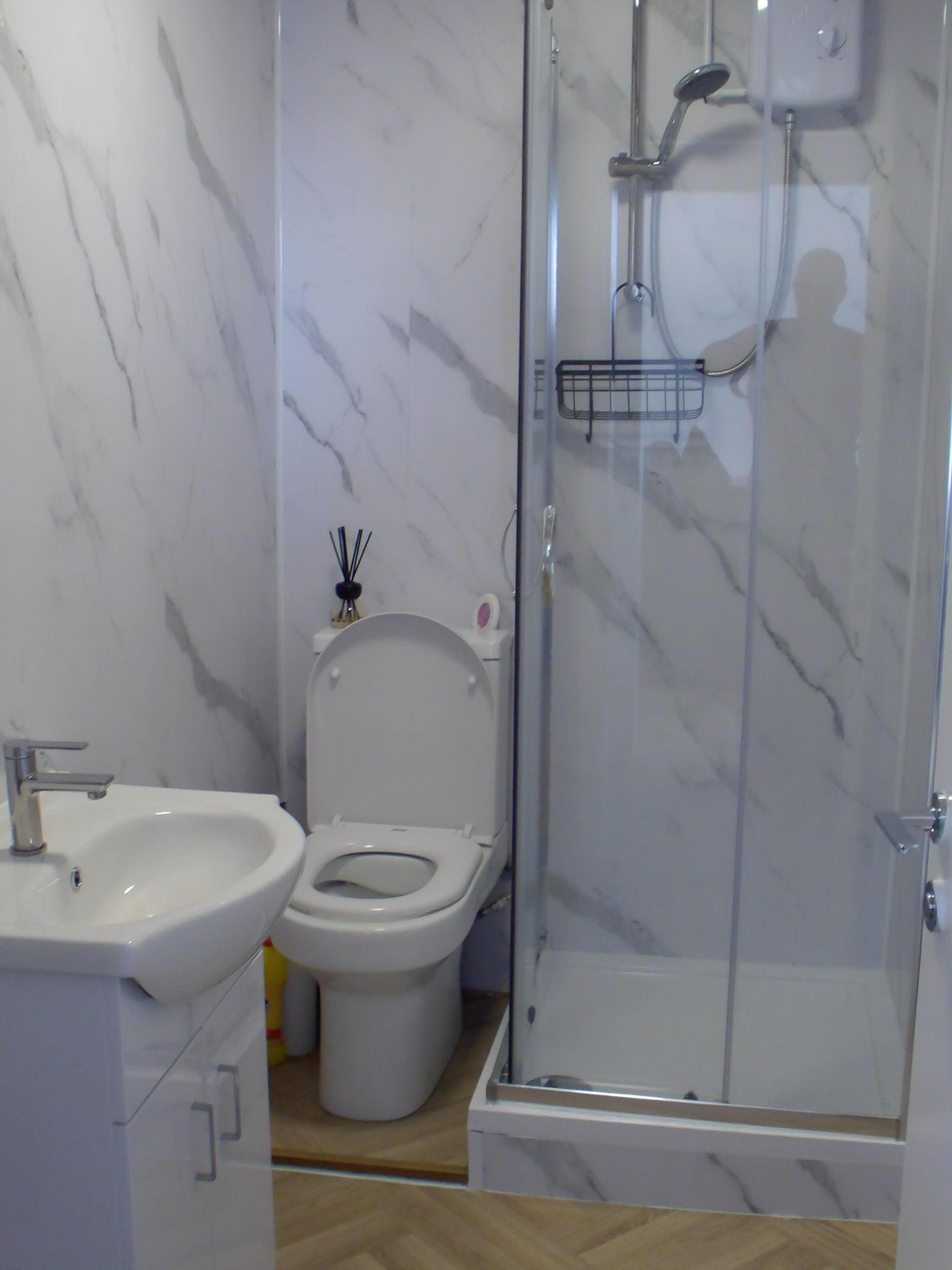 2 bedroom flat flat/apartment To Let in Holyhead - Photograph 3.