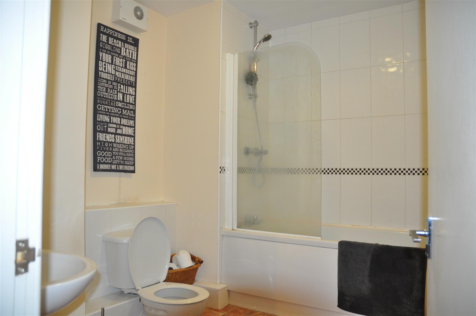 3 bedroom apartment flat/apartment To Let in Holyhead - Image.