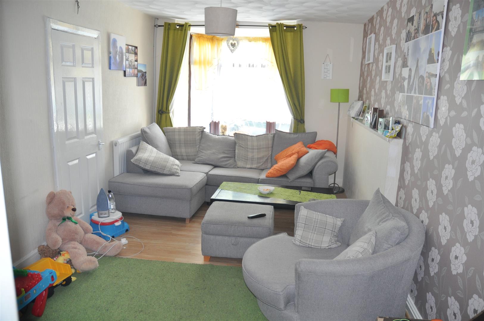 3 bedroom mid terraced house To Let in Holyhead - Image.