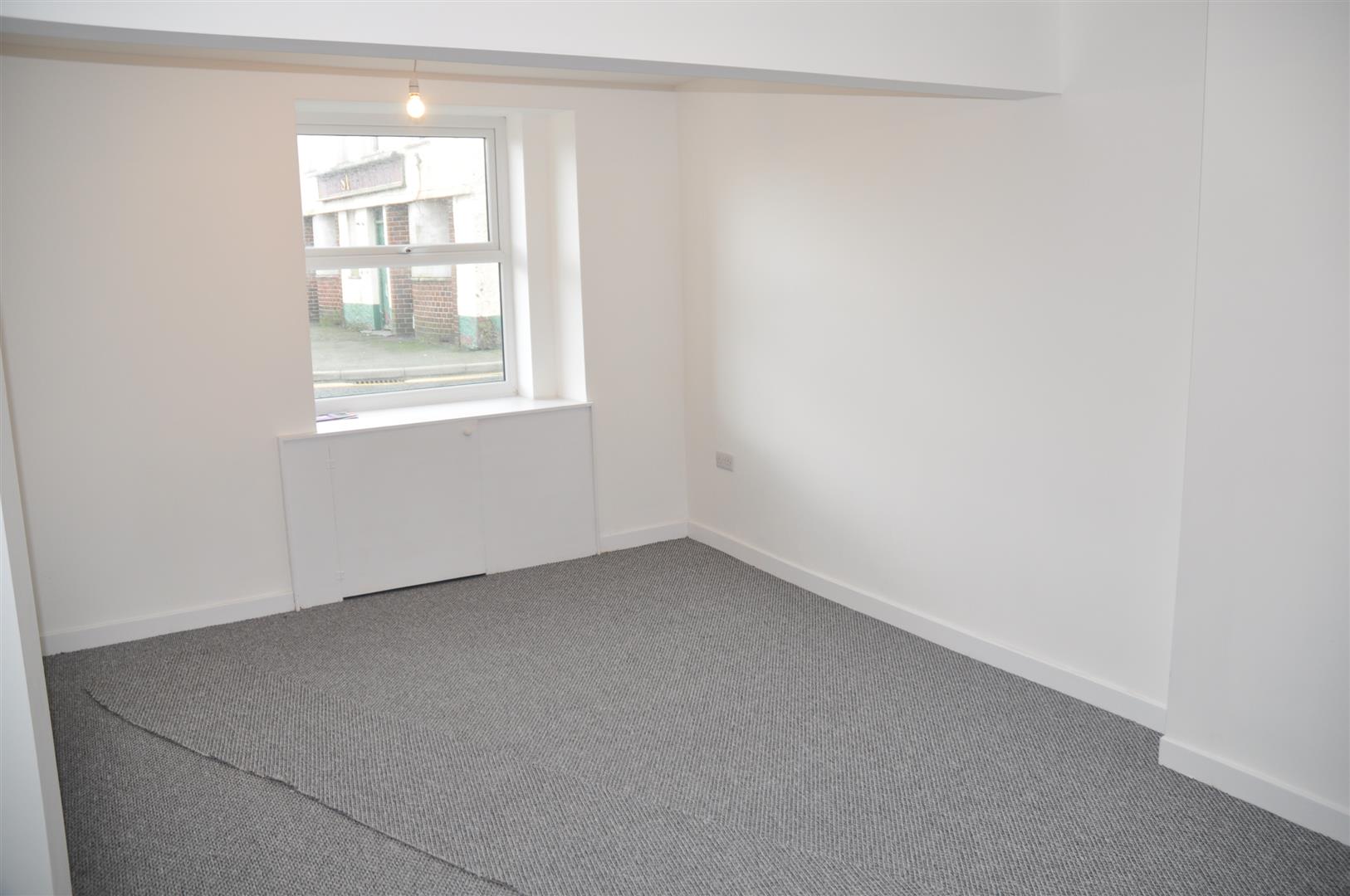 2 bedroom mid terraced house To Let in Holyhead - Property photograph.