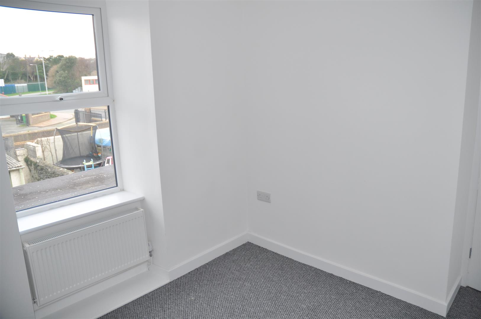 2 bedroom mid terraced house To Let in Holyhead - Image.