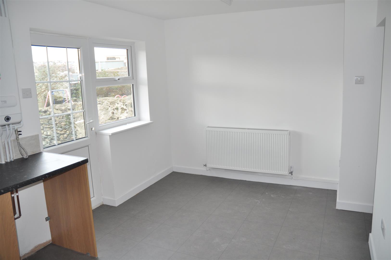2 bedroom mid terraced house To Let in Holyhead - Image.