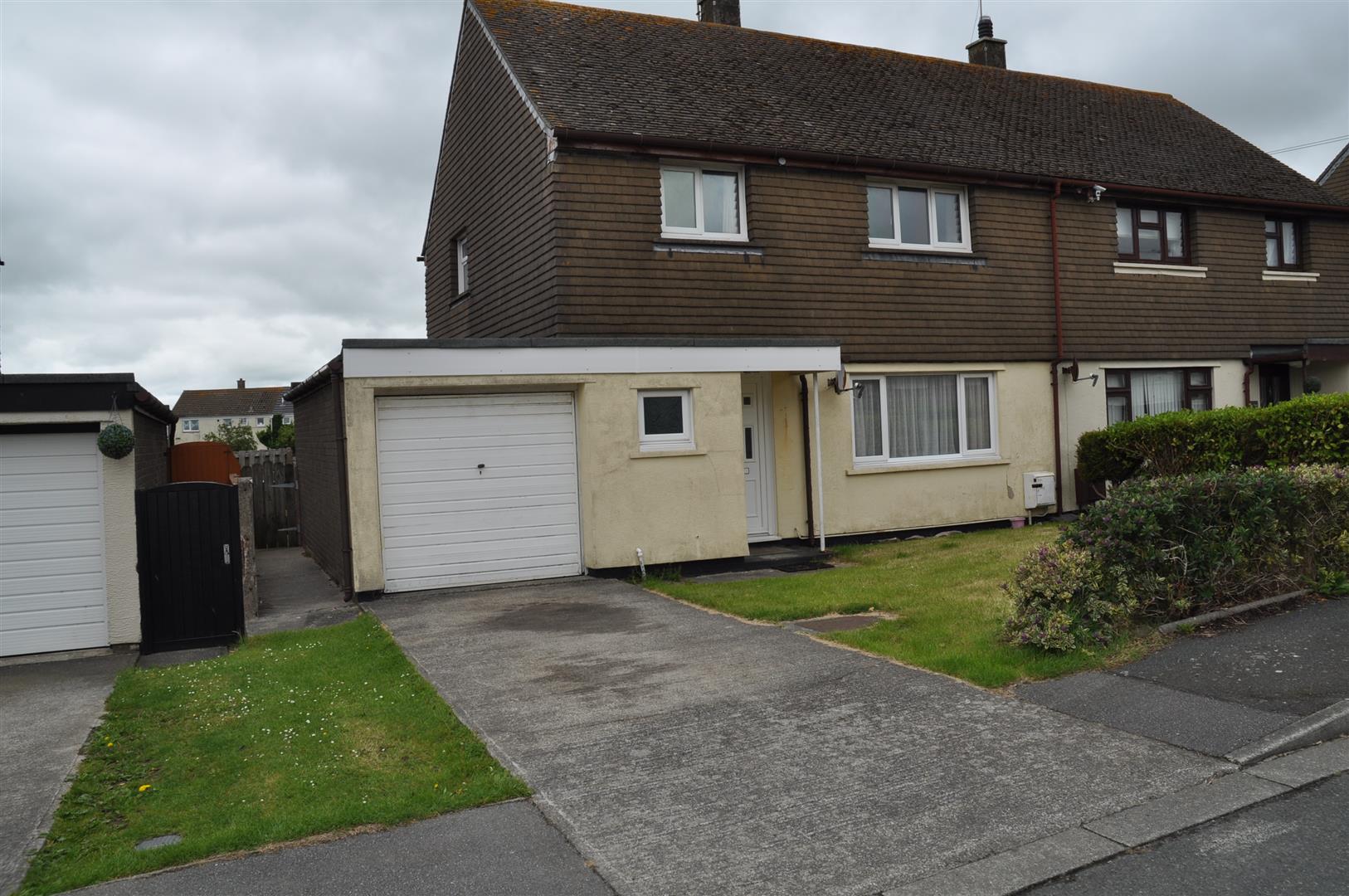 3 bedroom semi-detached house To Let in Holyhead - Property photograph.