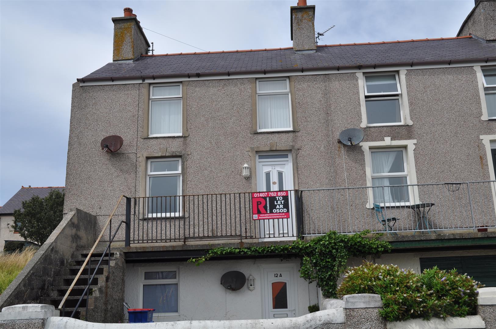 2 bedroom barn conversion house To Let in Holyhead - Property photograph.