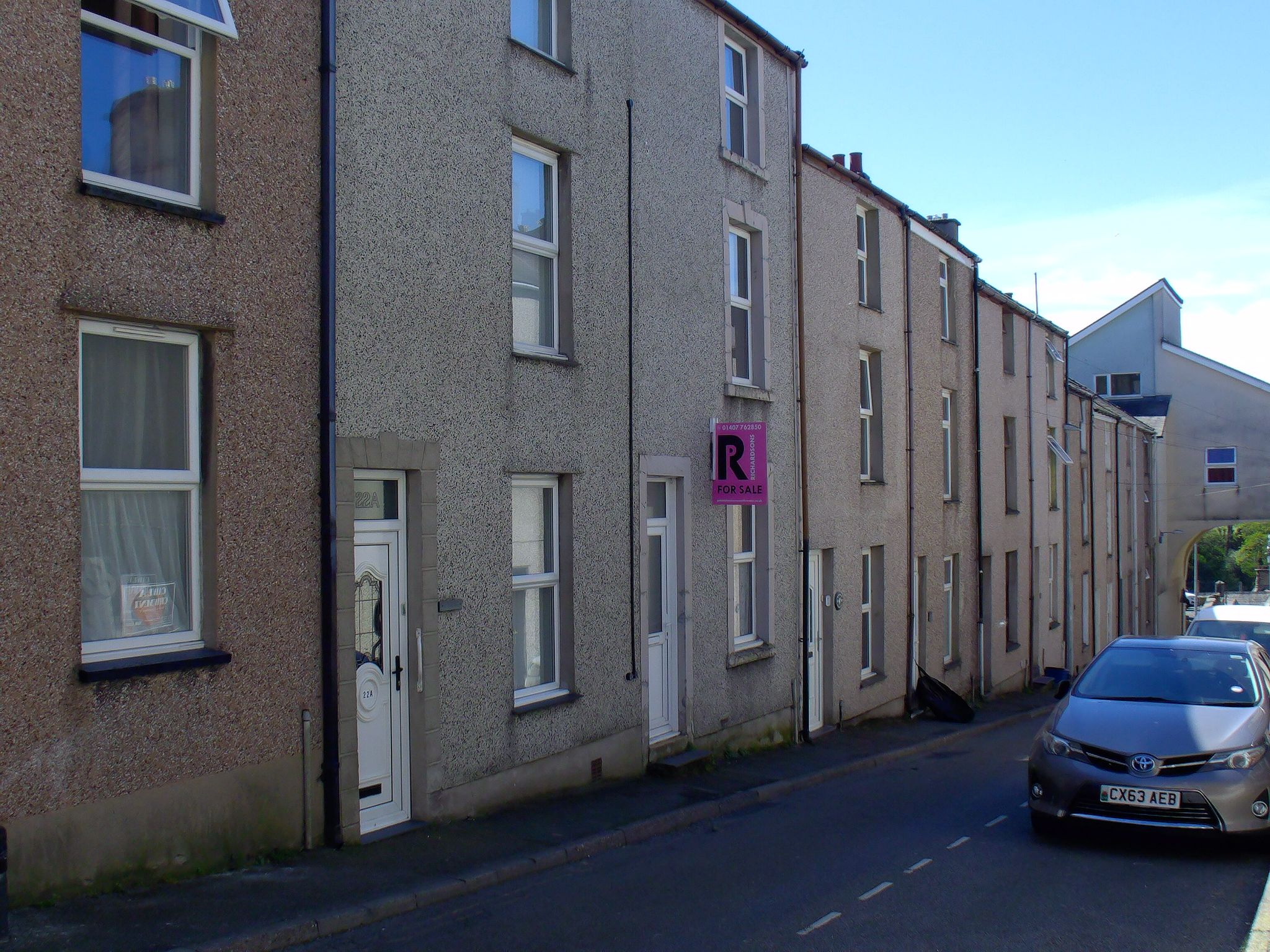 3 bedroom mid terraced house For Sale in Caernarfon - Photograph 1.