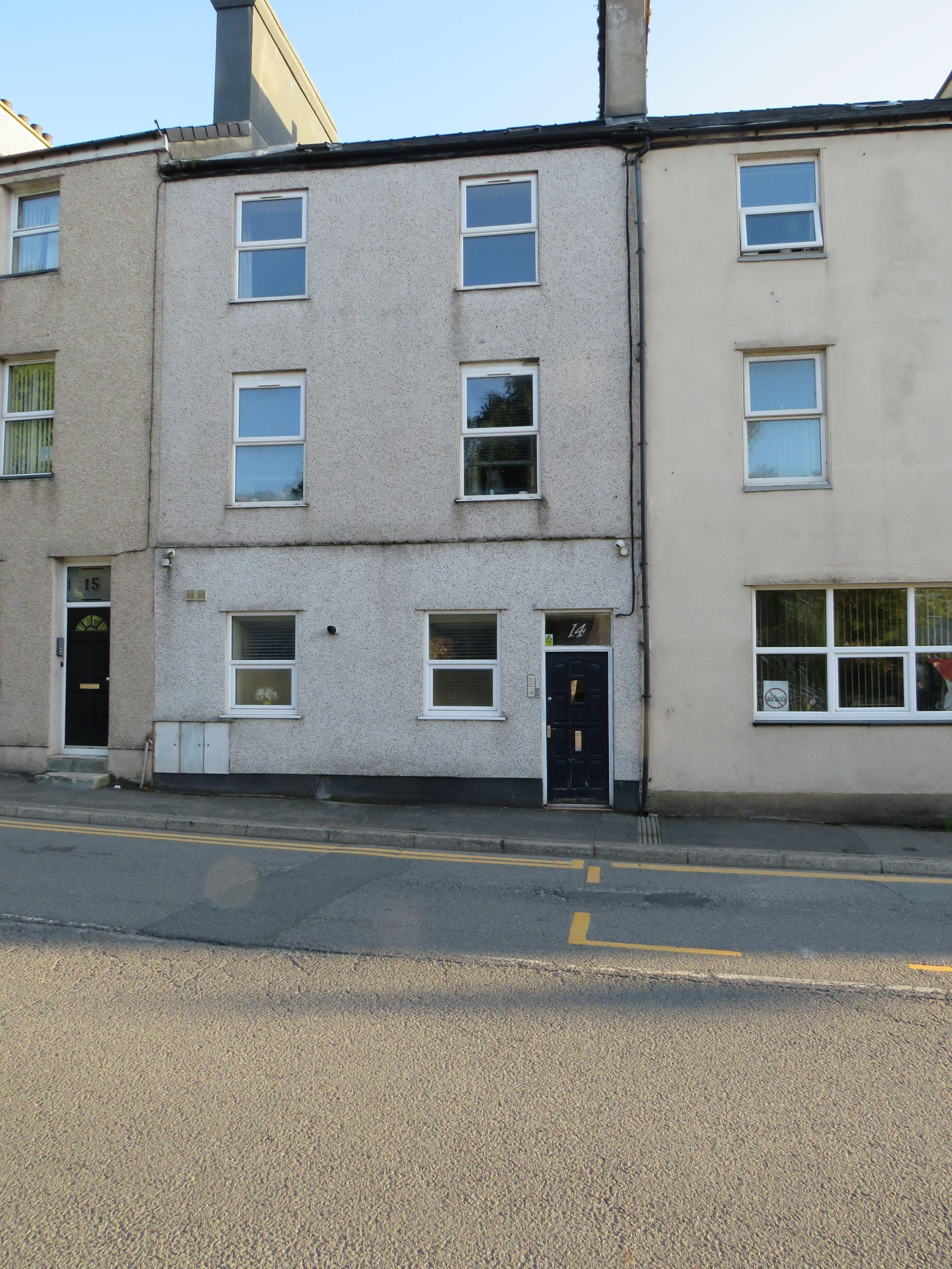 3 bedroom apartment flat/apartment To Let in Bangor - Property photograph.