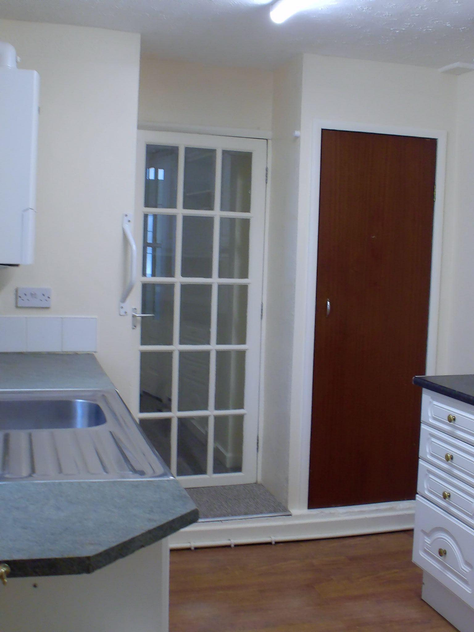 3 bedroom mid terraced house To Let in Holyhead - Photograph 5.