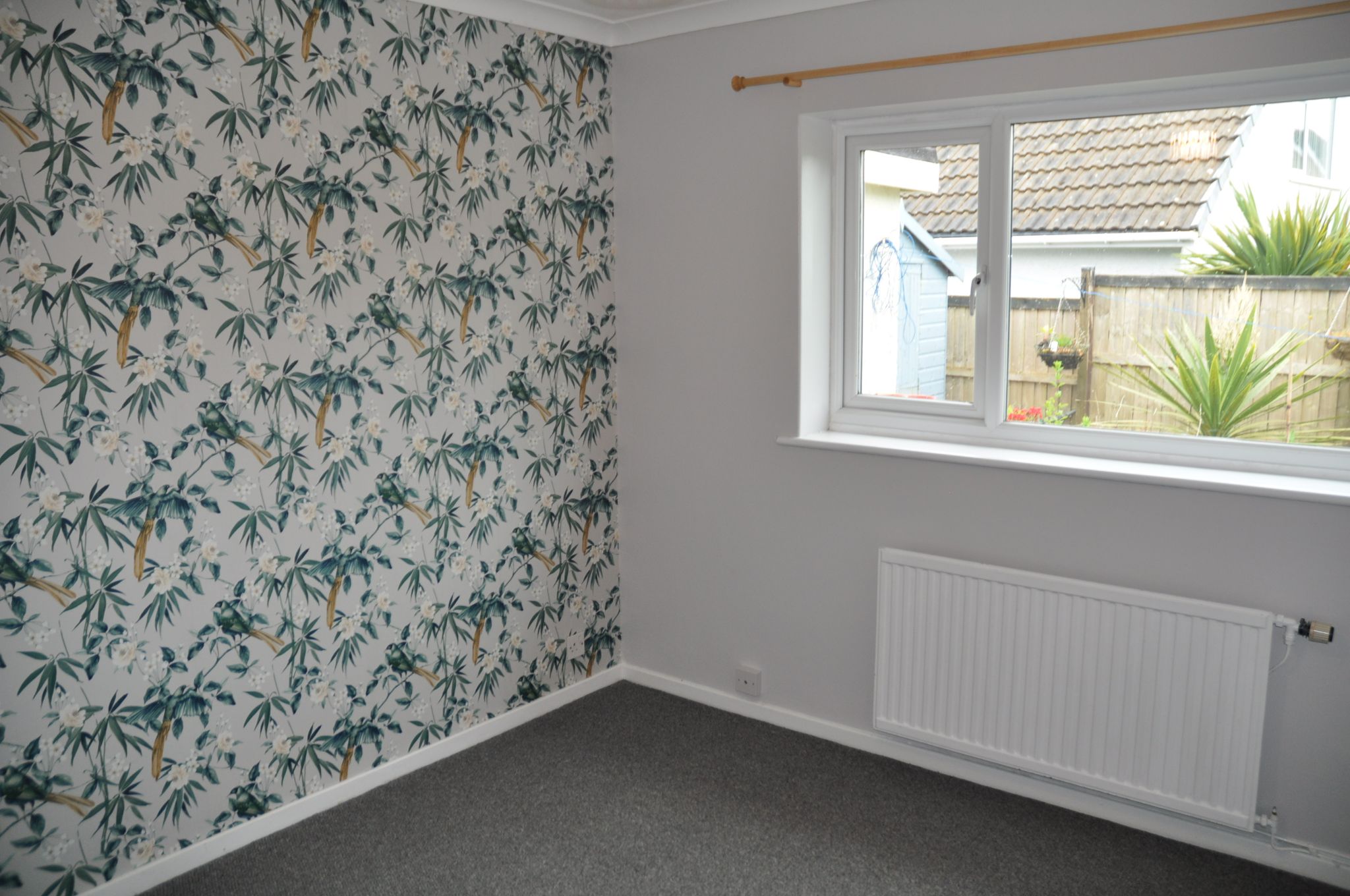 2 bedroom detached bungalow To Let in Tyn-y-gongl - Photograph 5.