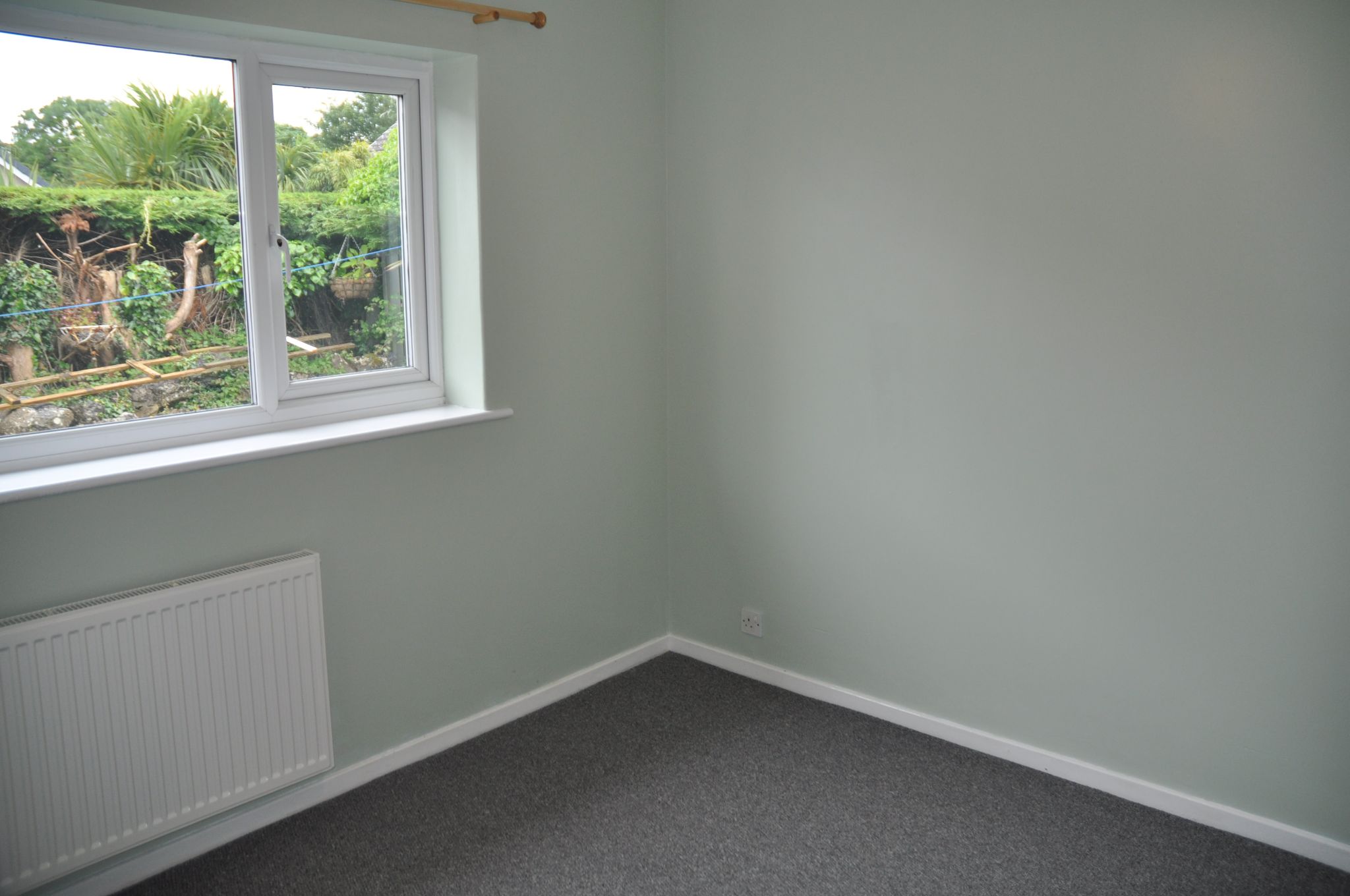 2 bedroom detached bungalow To Let in Tyn-y-gongl - Photograph 4.