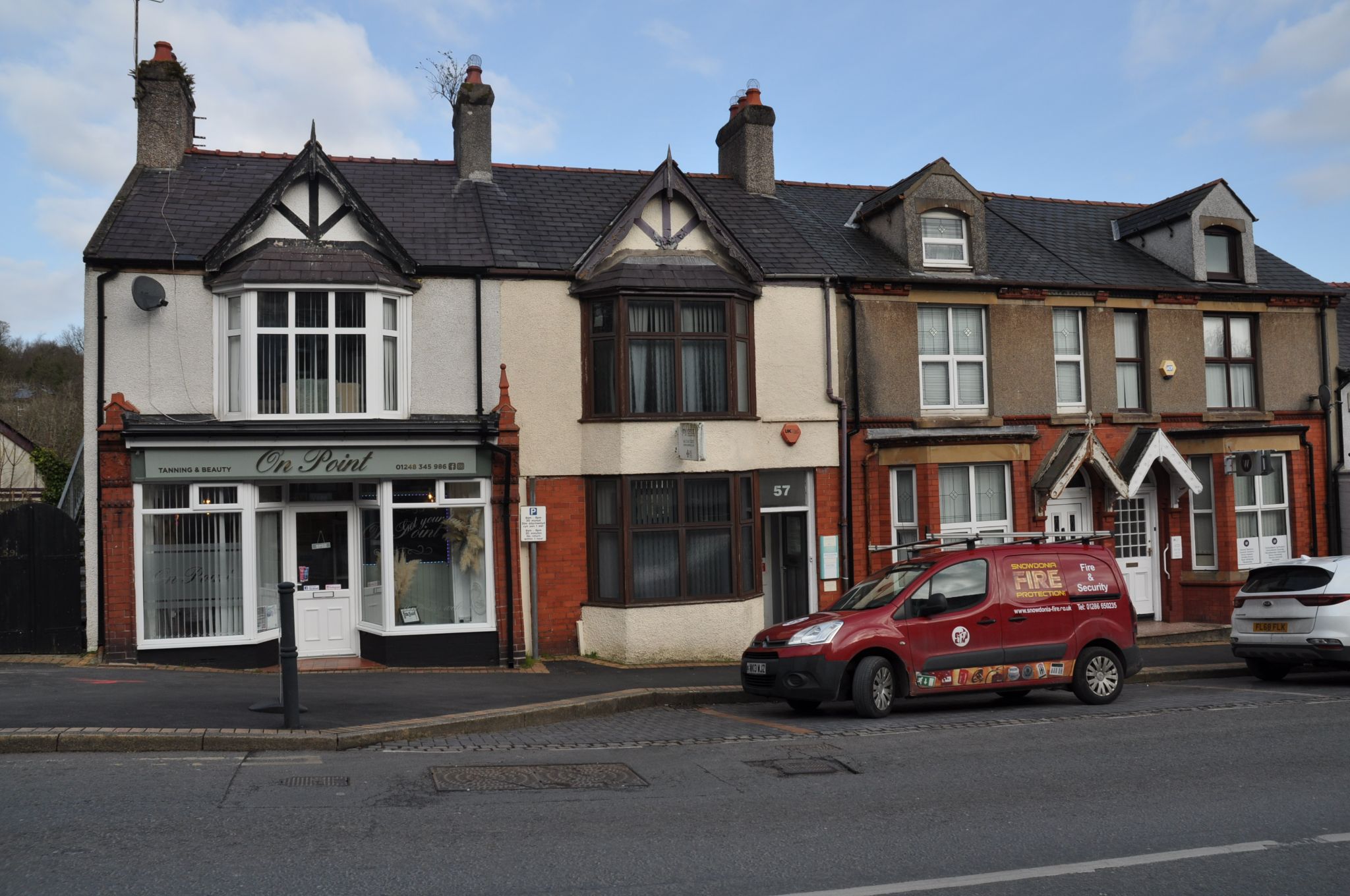 5 bedroom flat flat/apartment Sale Agreed in Llangefni - Photograph 1.