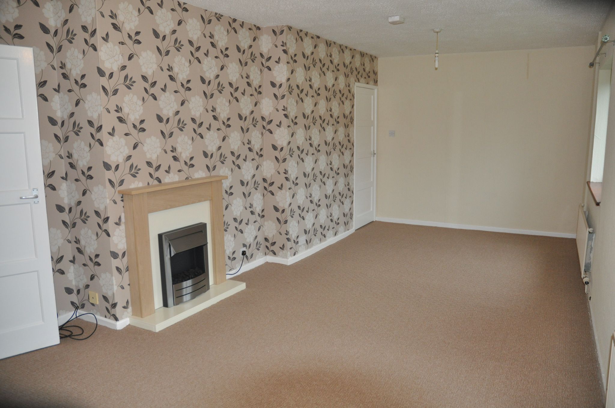 3 bedroom semi-detached house To Let in Holyhead - Property photograph.