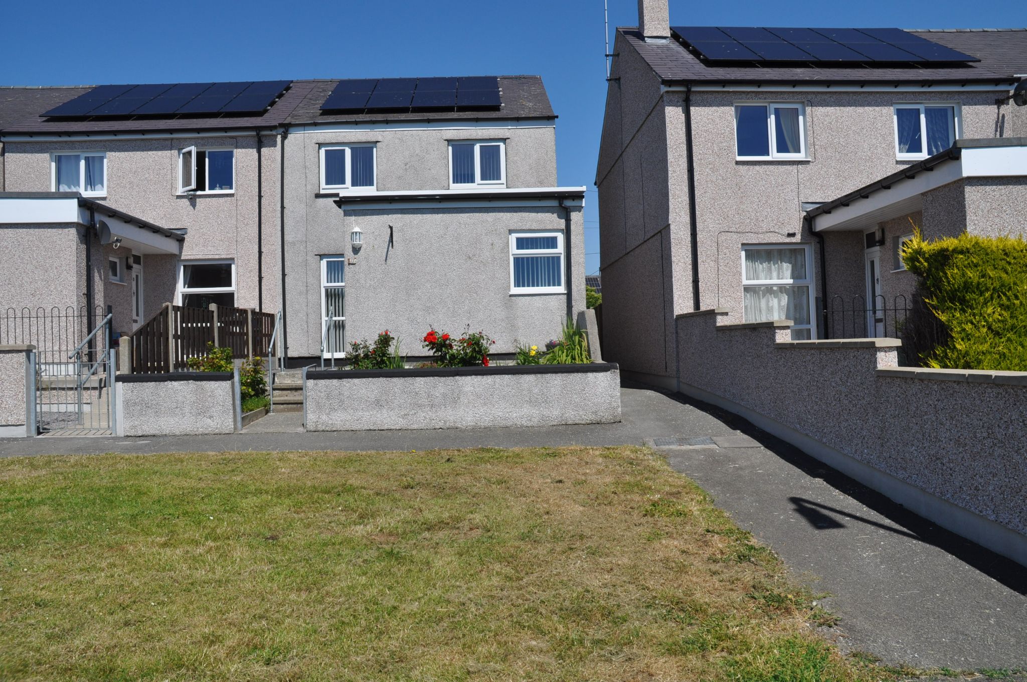 3 bedroom semi-detached house To Let in Holyhead - Property photograph.