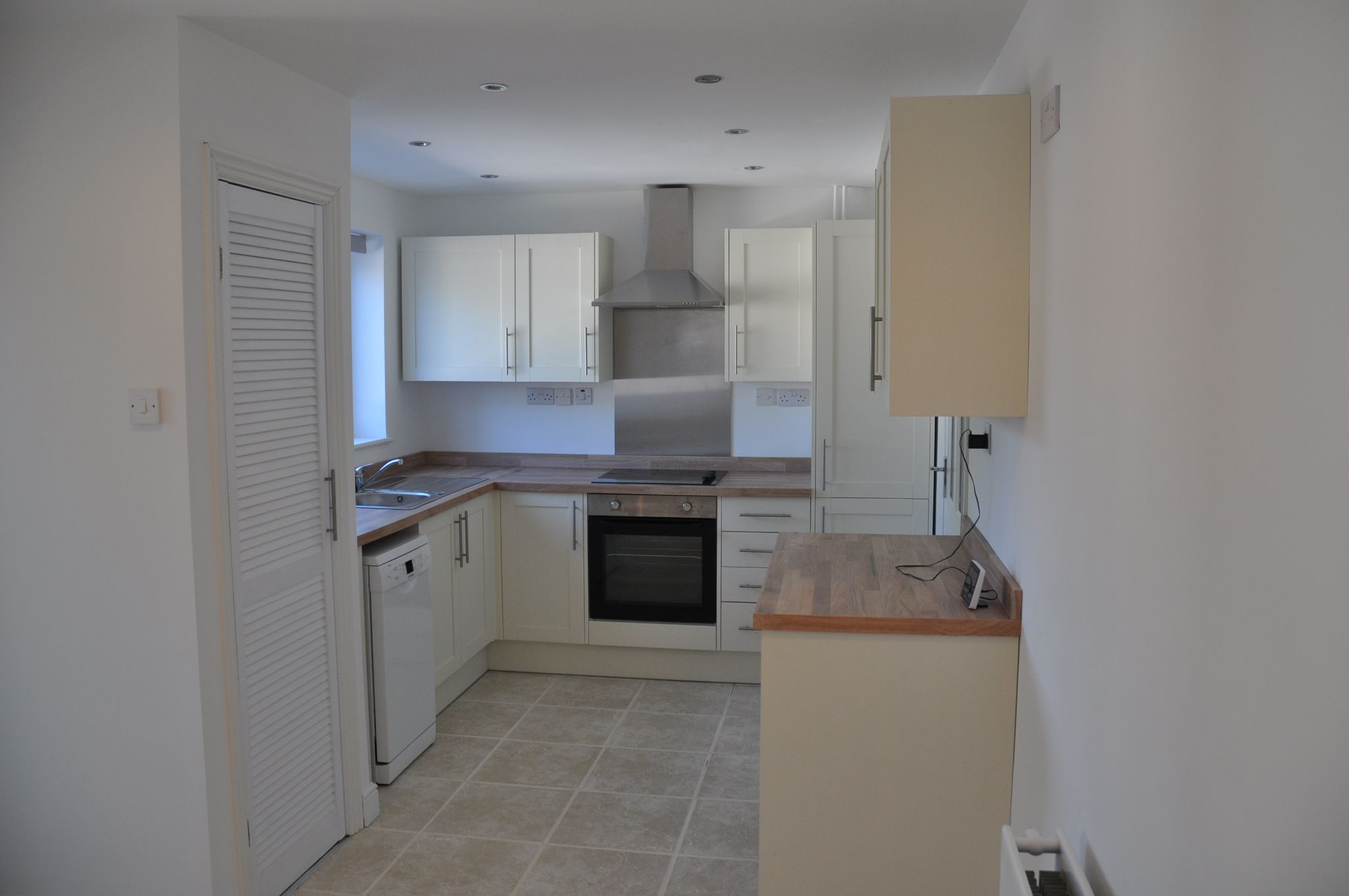 3 bedroom semi-detached house To Let in Holyhead - Photograph 5.