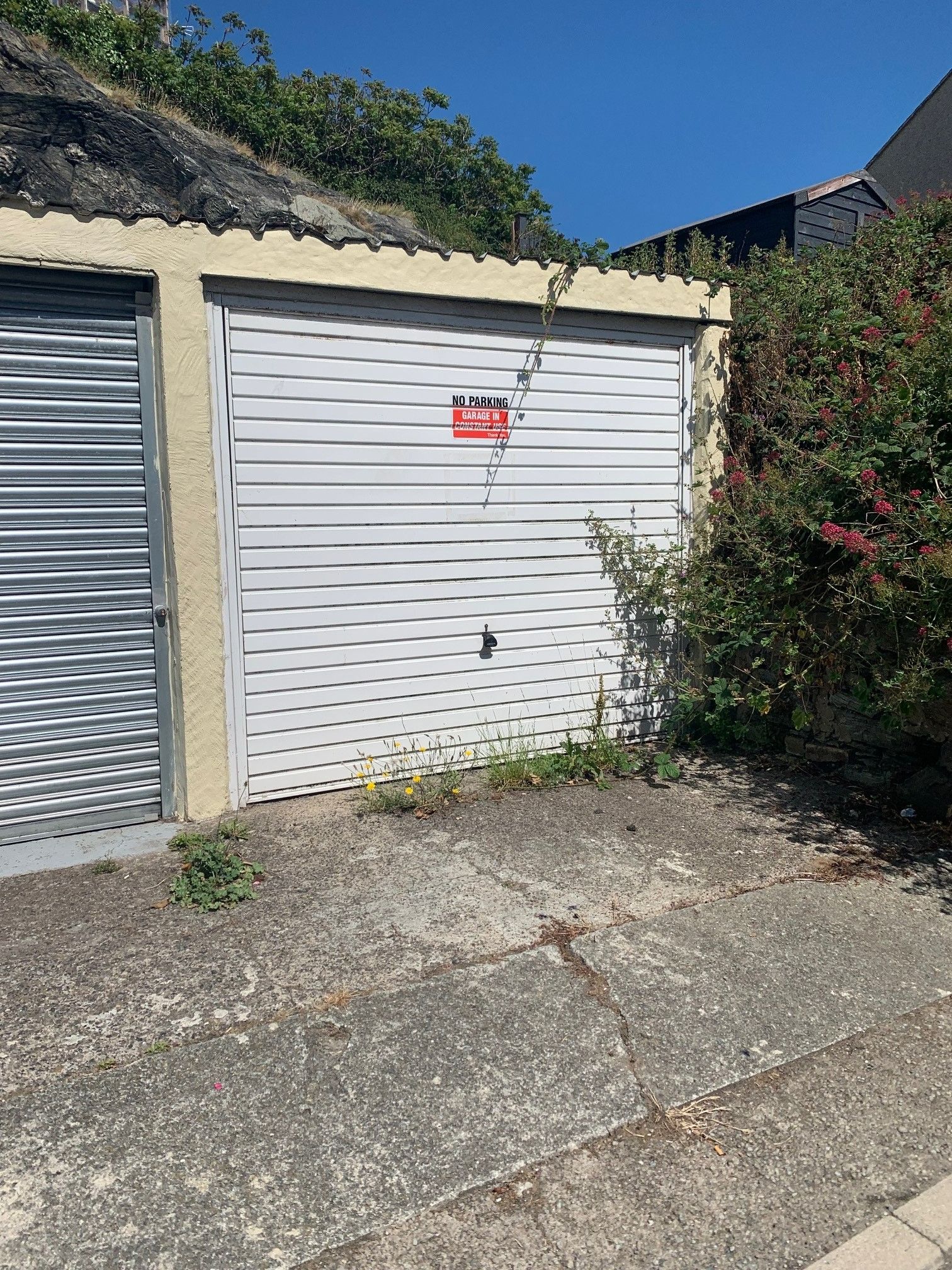 Garage To Let in Holyhead - Property photograph.