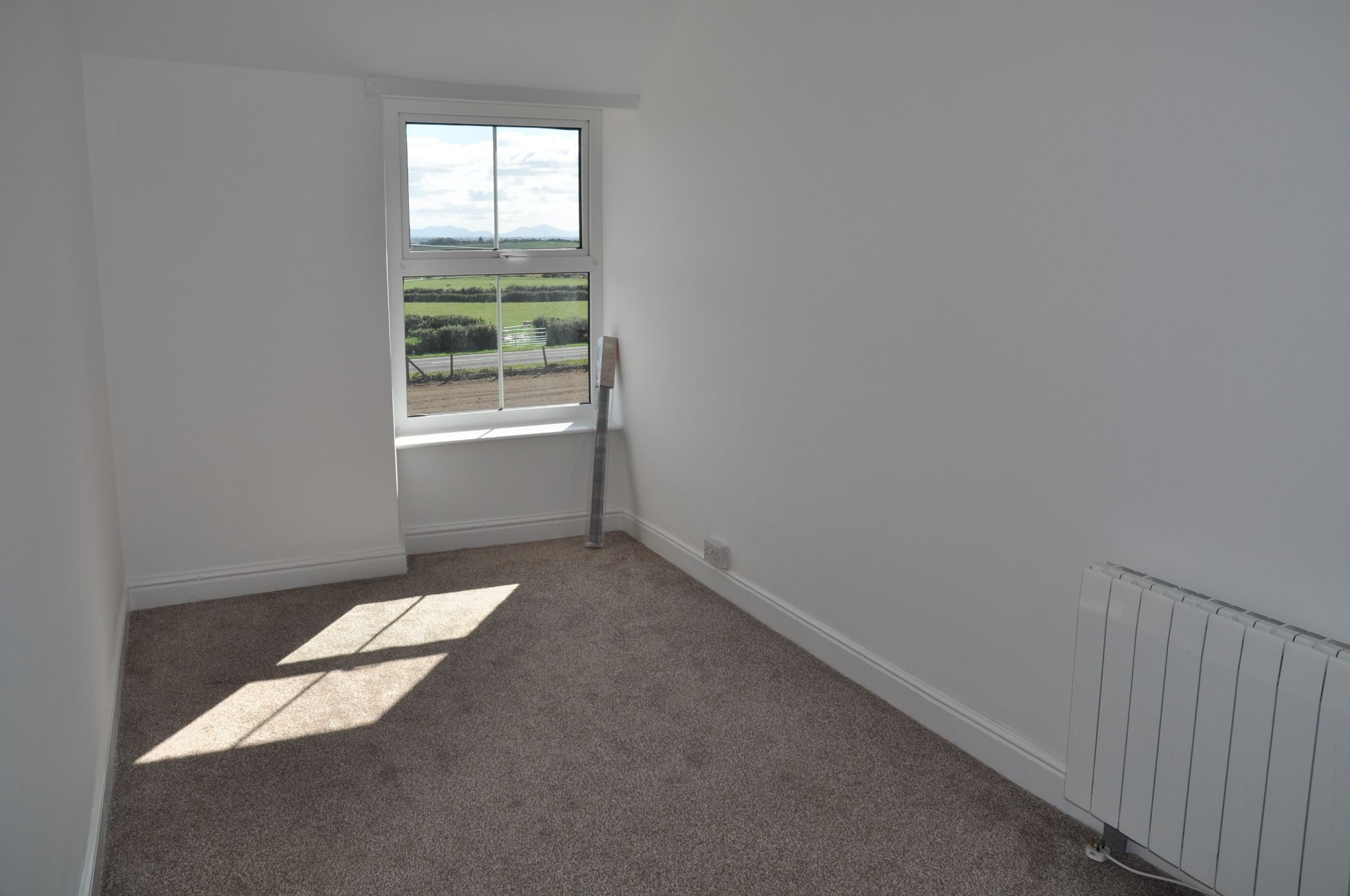 2 bedroom mid terraced house To Let in Llanrhyddlad - Photograph 4.