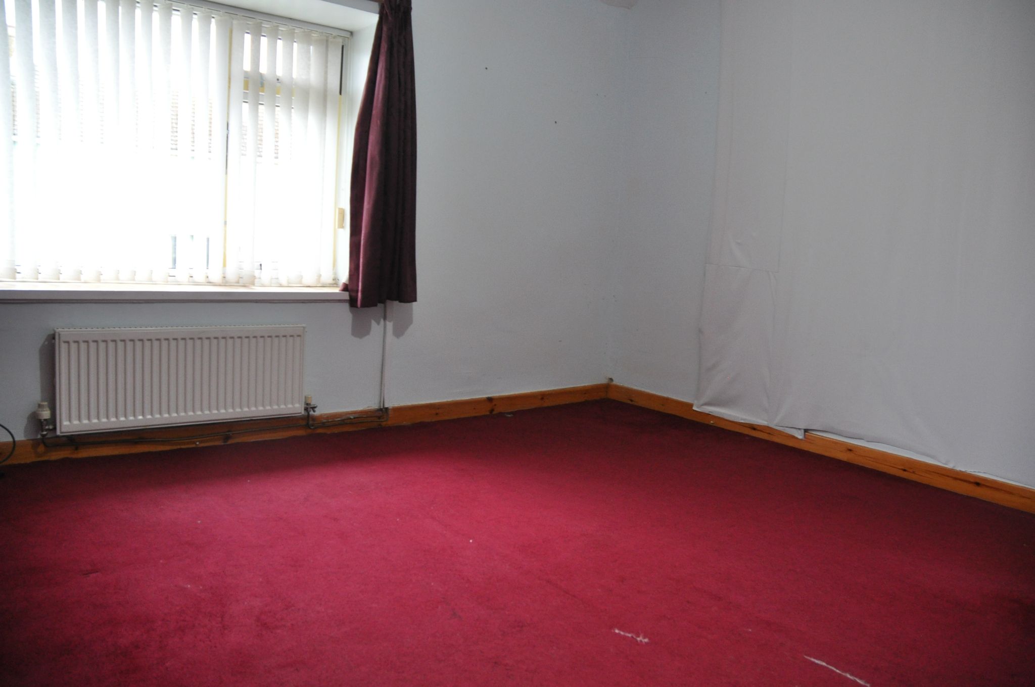 4 bedroom semi-detached house For Sale in Holyhead - Photograph 6.