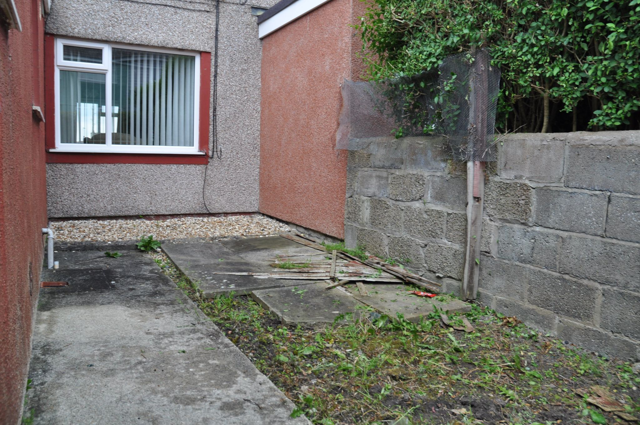 4 bedroom semi-detached house For Sale in Holyhead - Photograph 13.