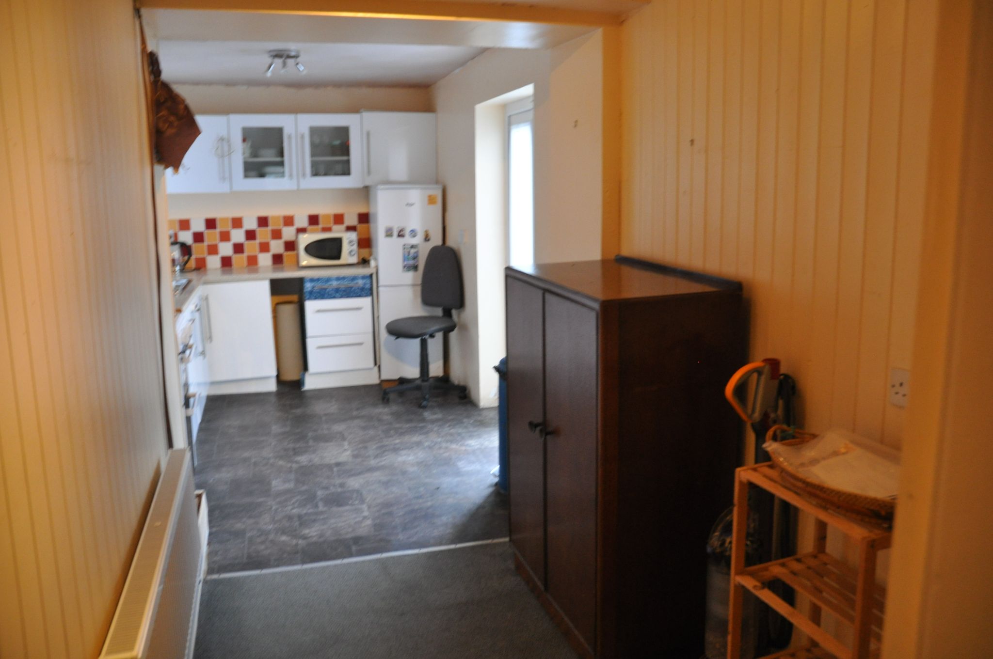 4 bedroom semi-detached house For Sale in Holyhead - Photograph 4.