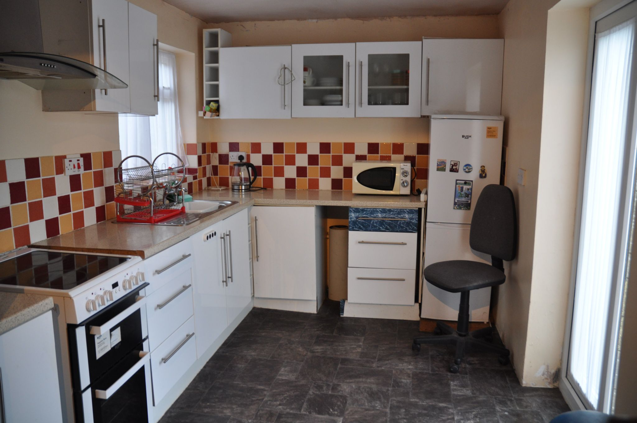 4 bedroom semi-detached house For Sale in Holyhead - Photograph 5.