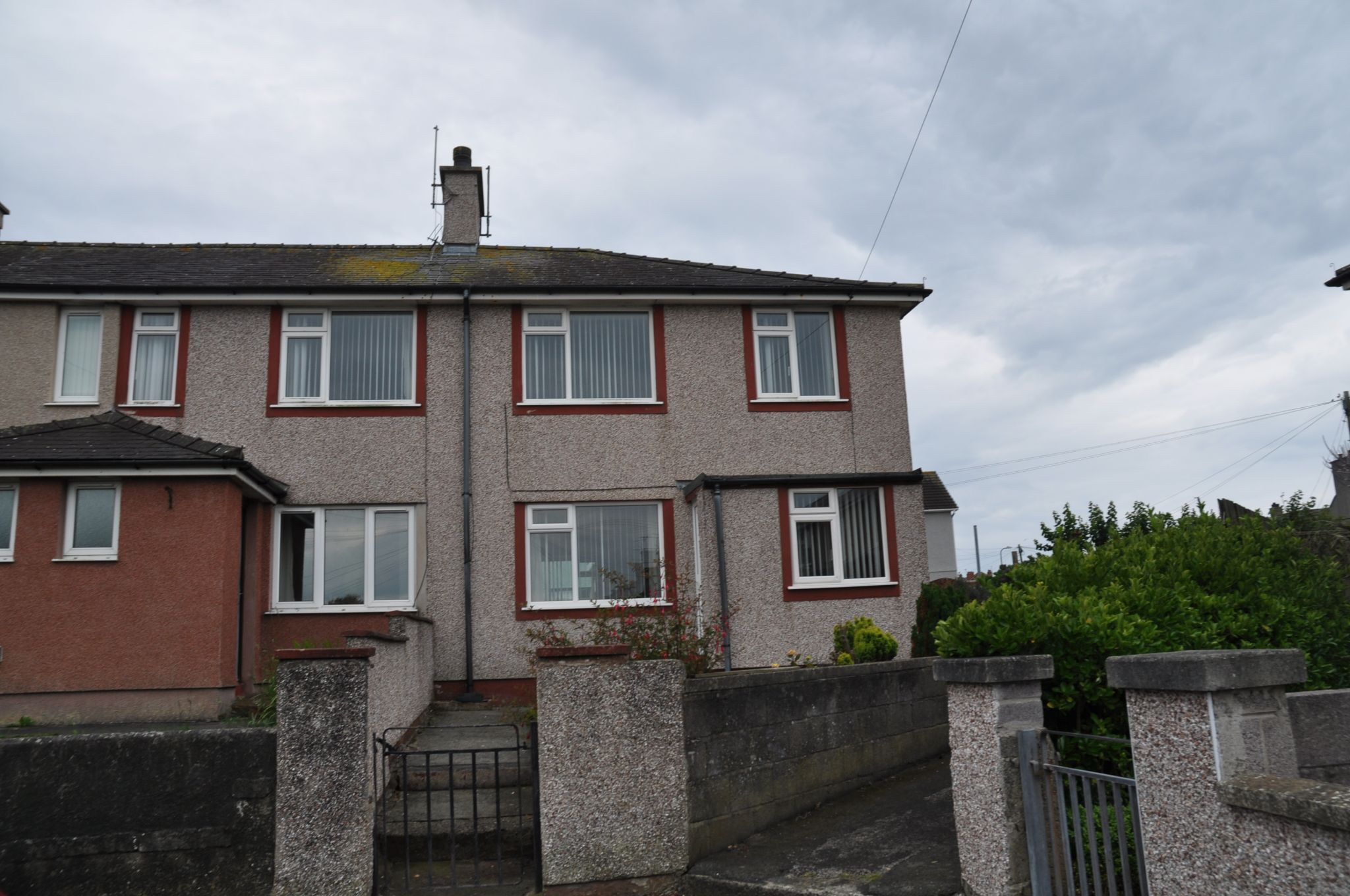 4 bedroom semi-detached house For Sale in Holyhead - Property photograph.