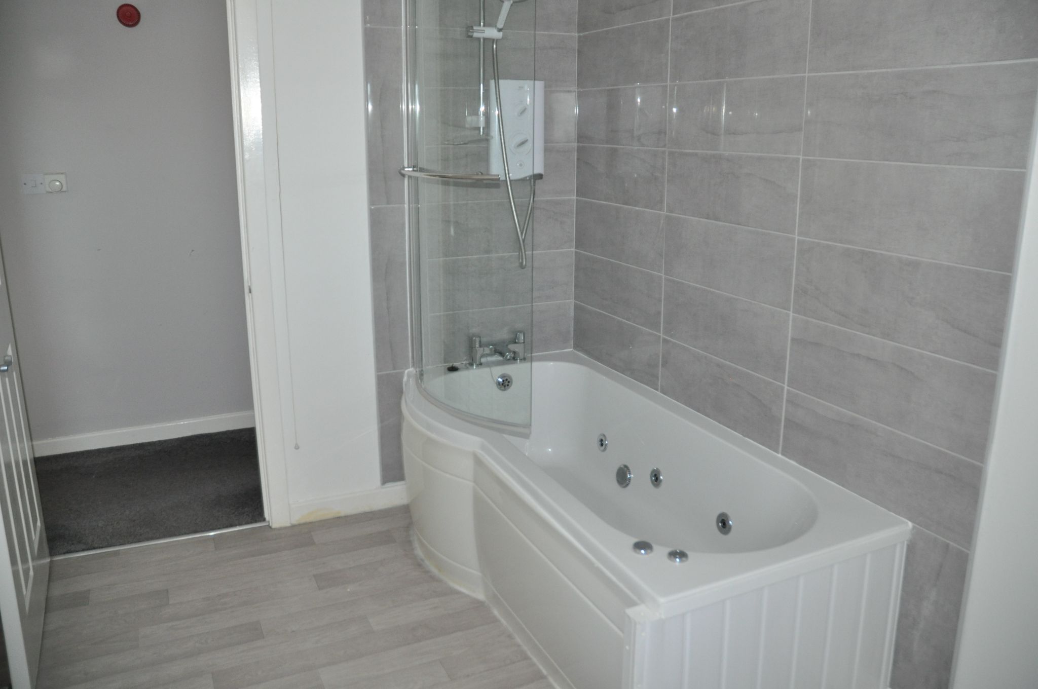 2 bedroom apartment flat/apartment Let in Holyhead - Photograph 7.