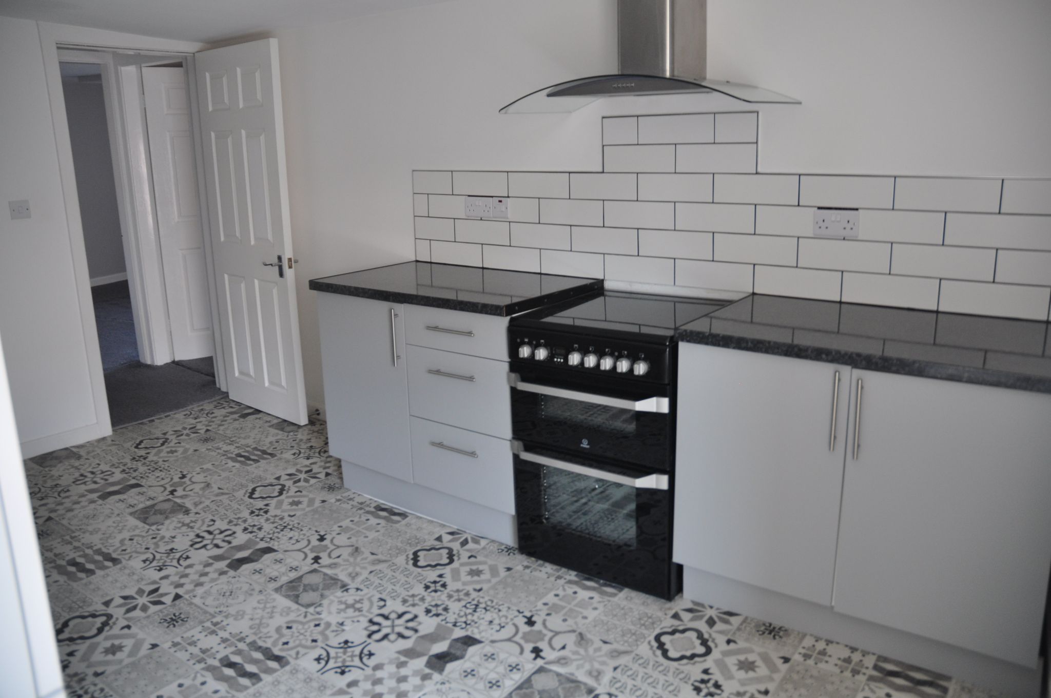 2 bedroom apartment flat/apartment Let in Holyhead - Photograph 5.