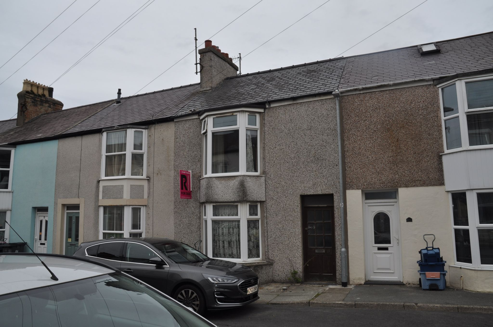 3 bedroom mid terraced house Sale Agreed in Holyhead - Photograph 1.