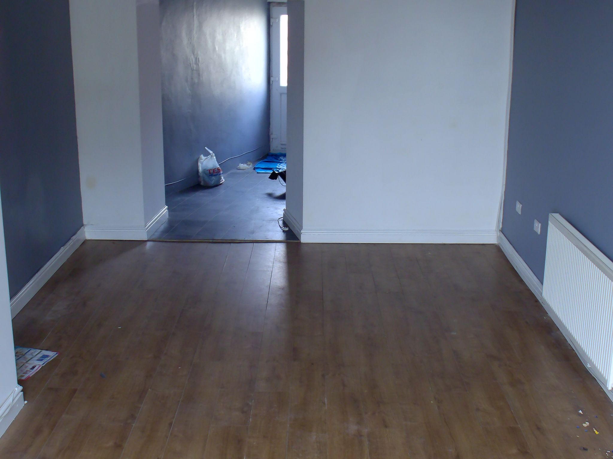 5 bedroom mid terraced house For Sale in Holyhead - Photograph 3.