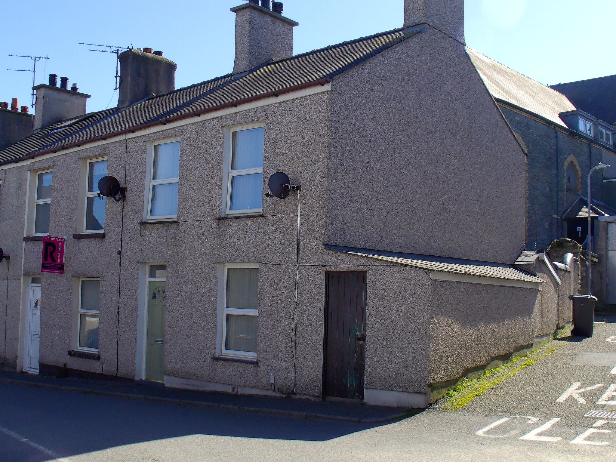 2 bedroom end terraced house Sale Agreed in Holyhead - Photograph 1.