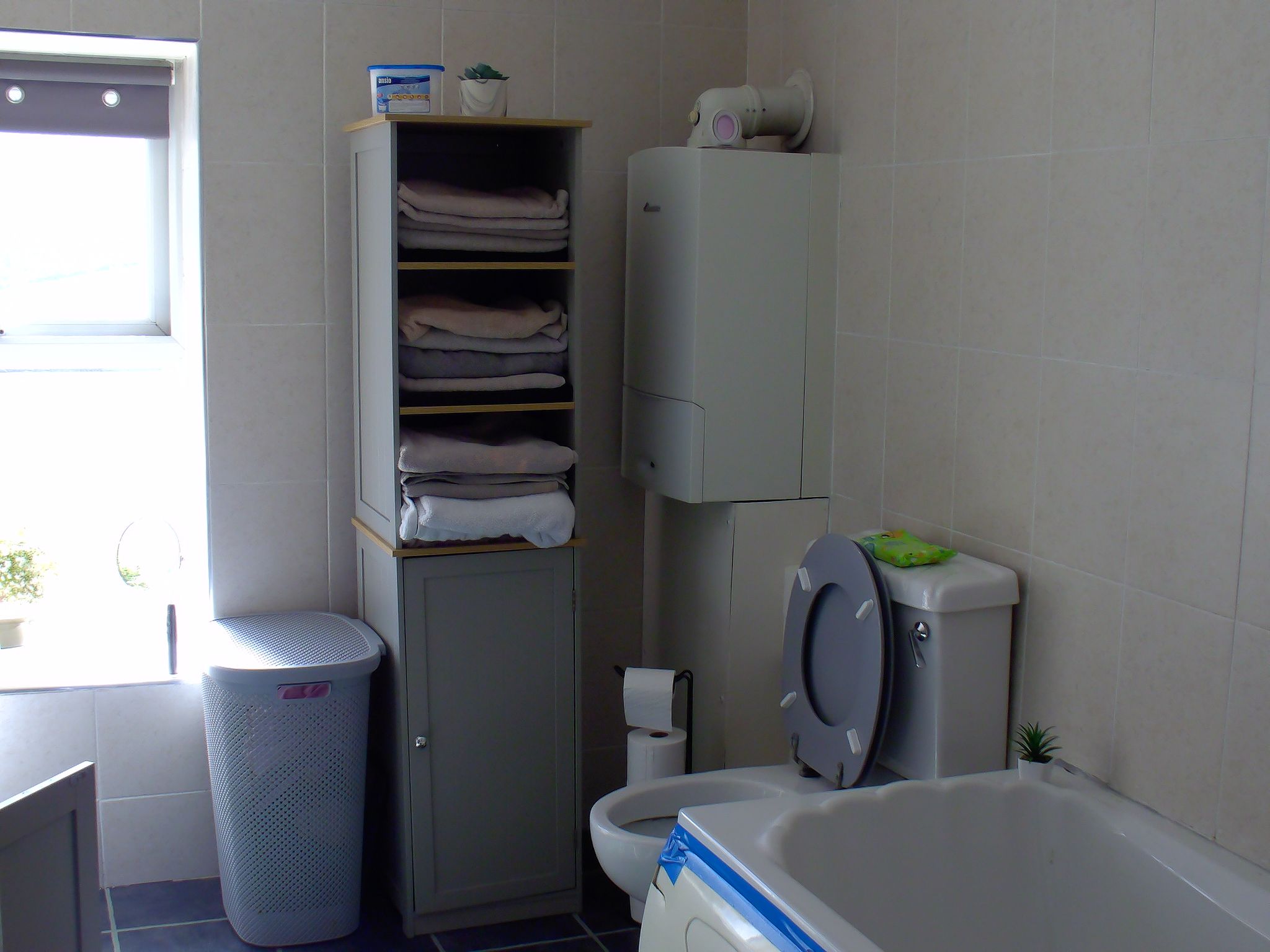 2 bedroom end terraced house Sale Agreed in Holyhead - Photograph 5.